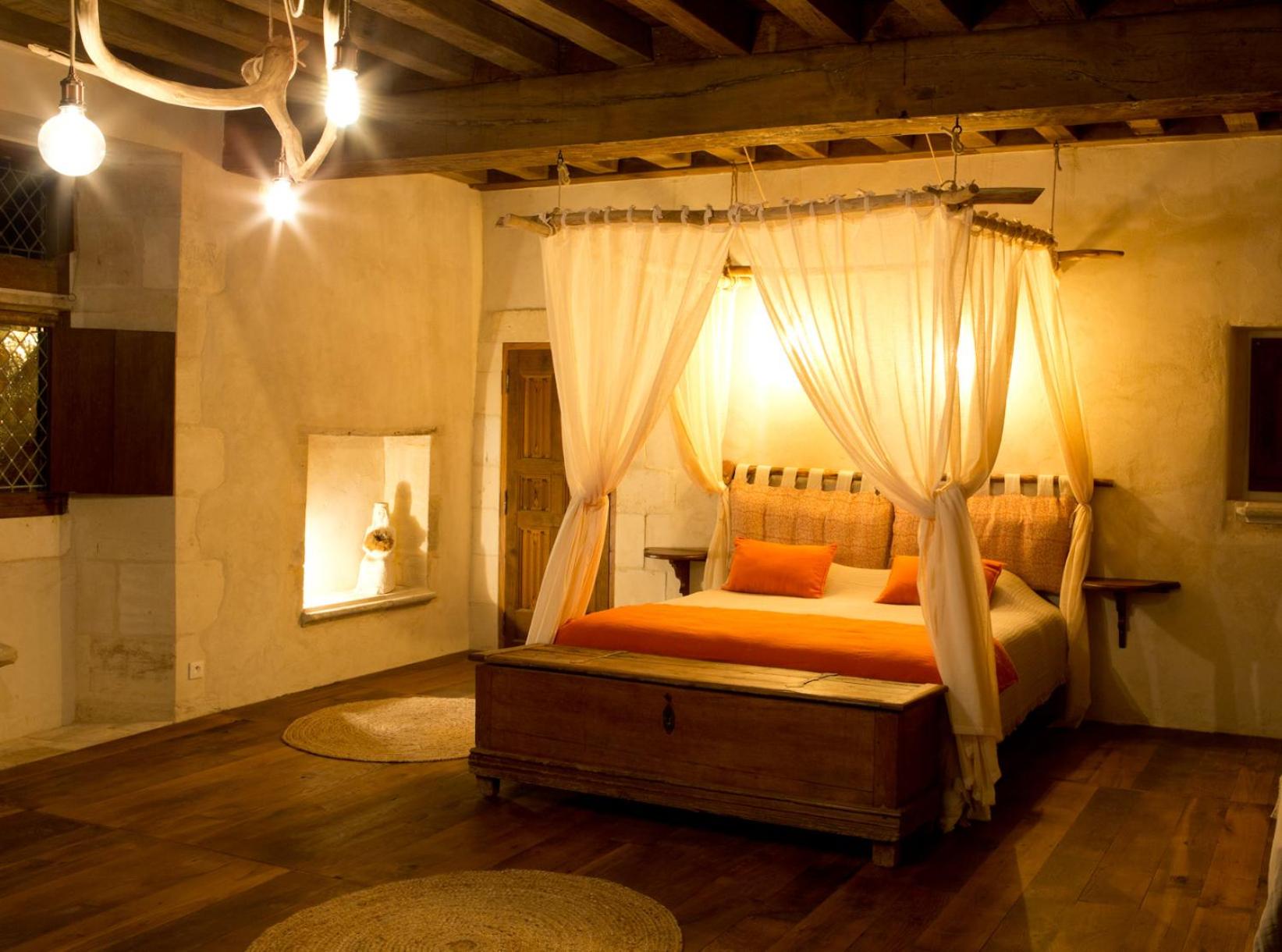 Family Room with Private Bathroom - Photo 7