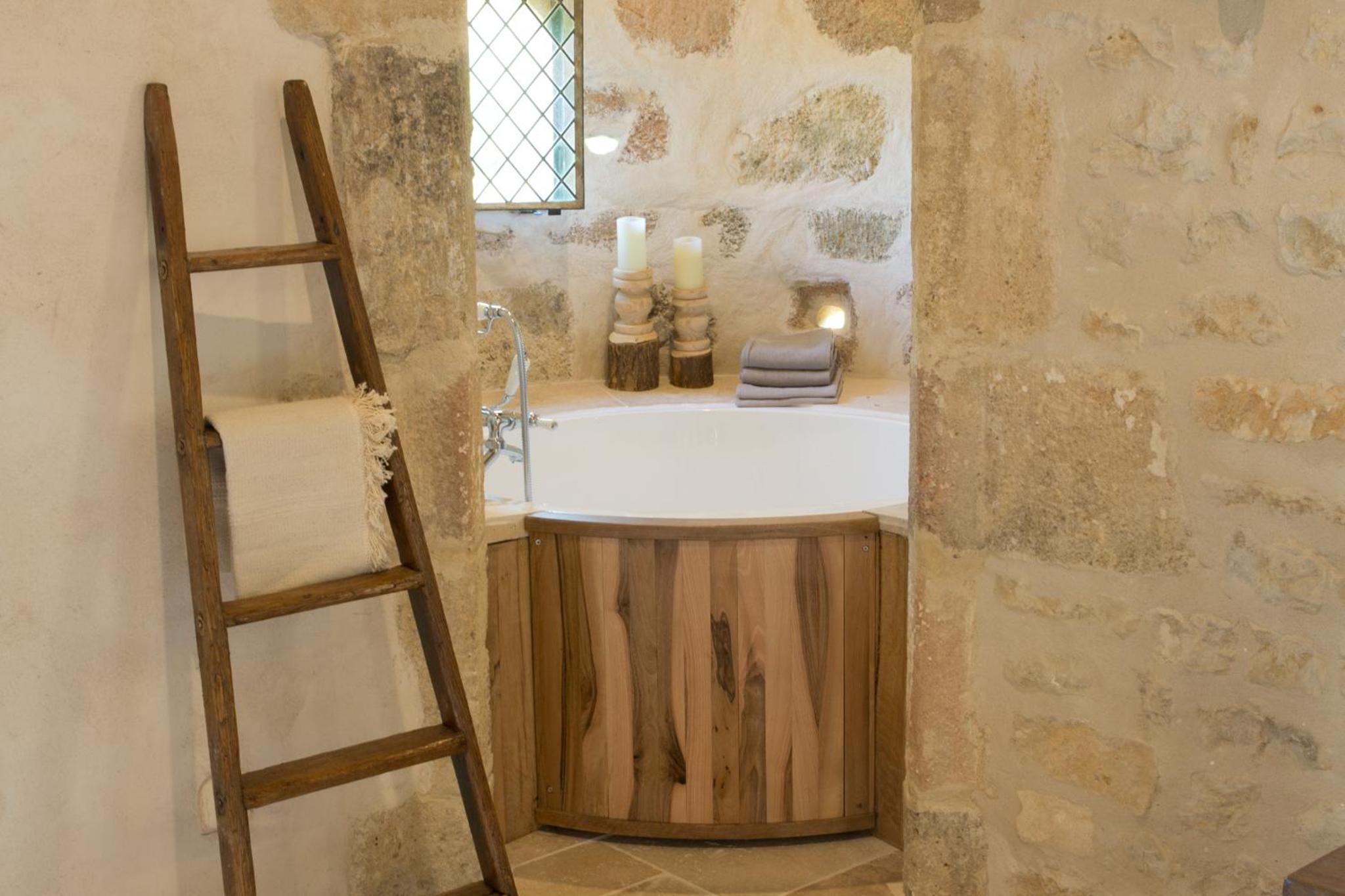 Family Room with Private Bathroom - Photo 9