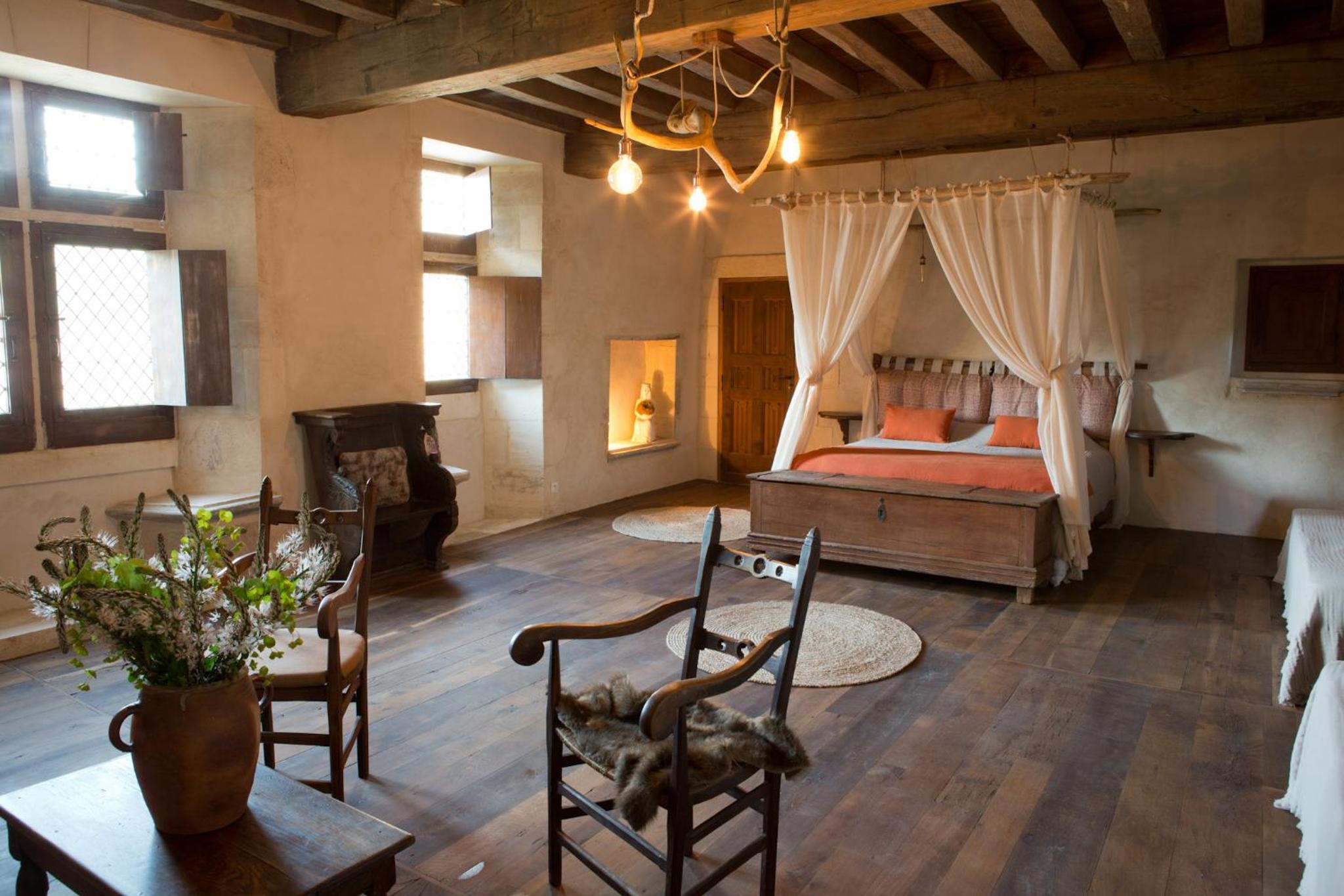 Family Room with Private Bathroom - Photo 6