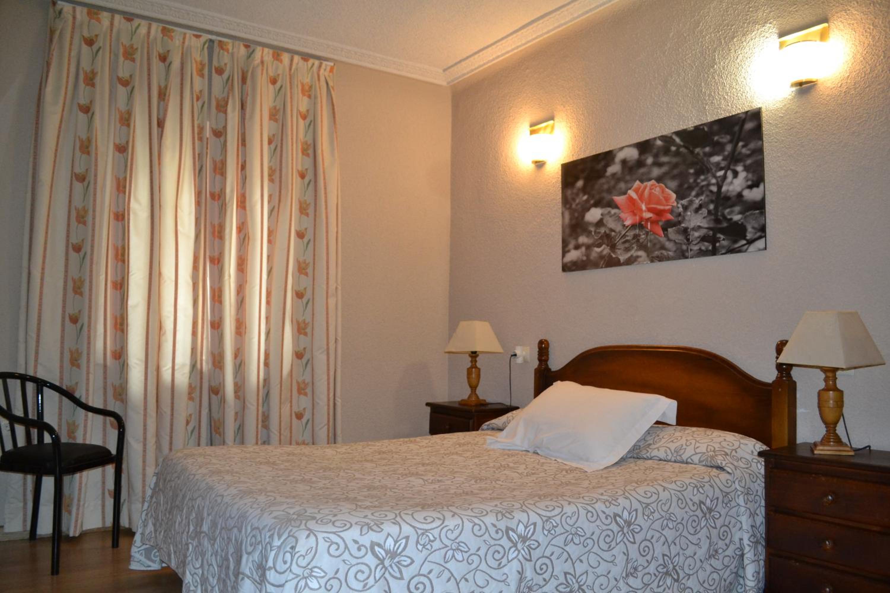 Double or Twin Room - Photo 6