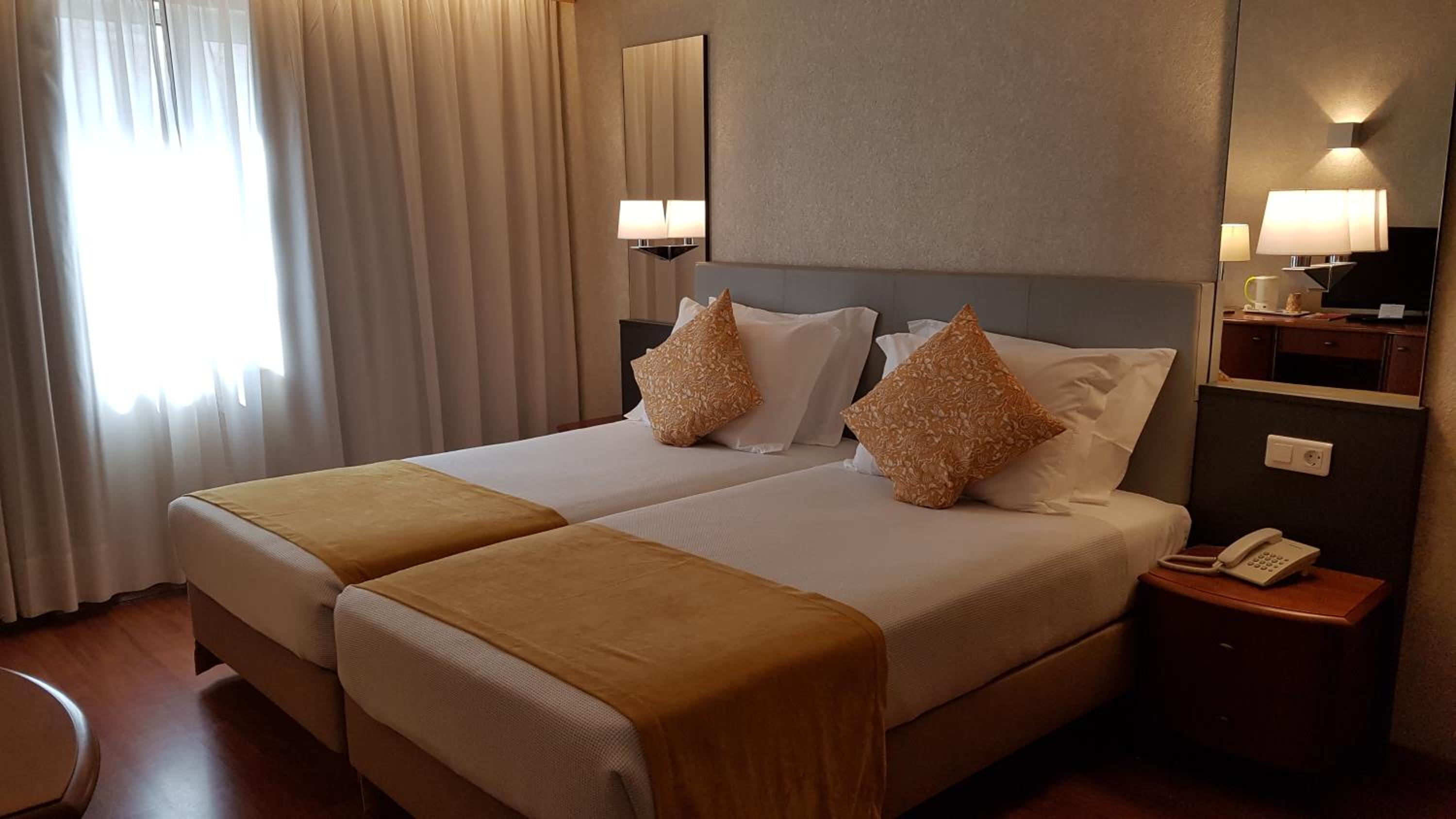 Twin Room - Photo 3