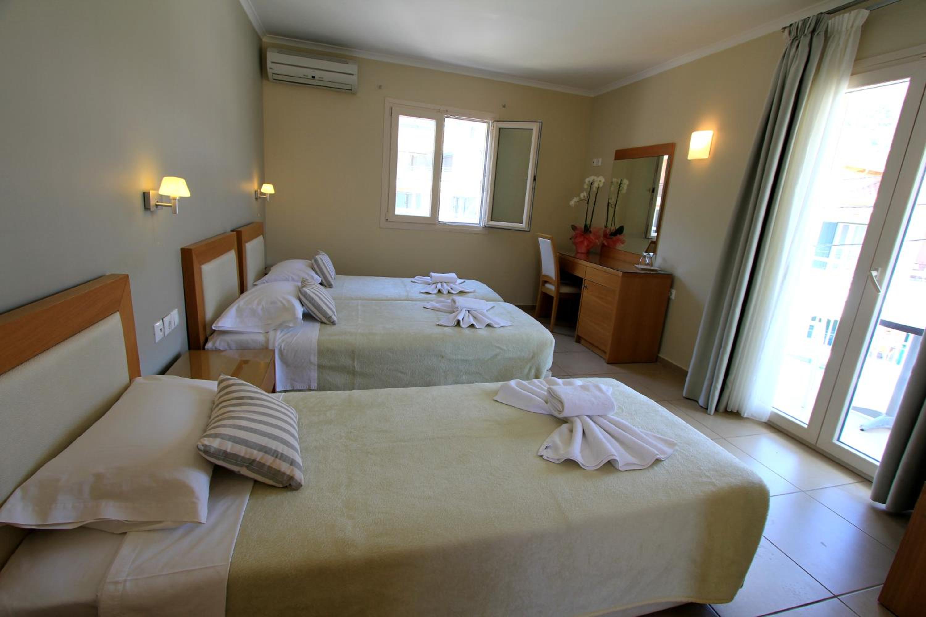 Basic Triple Room - Photo 1