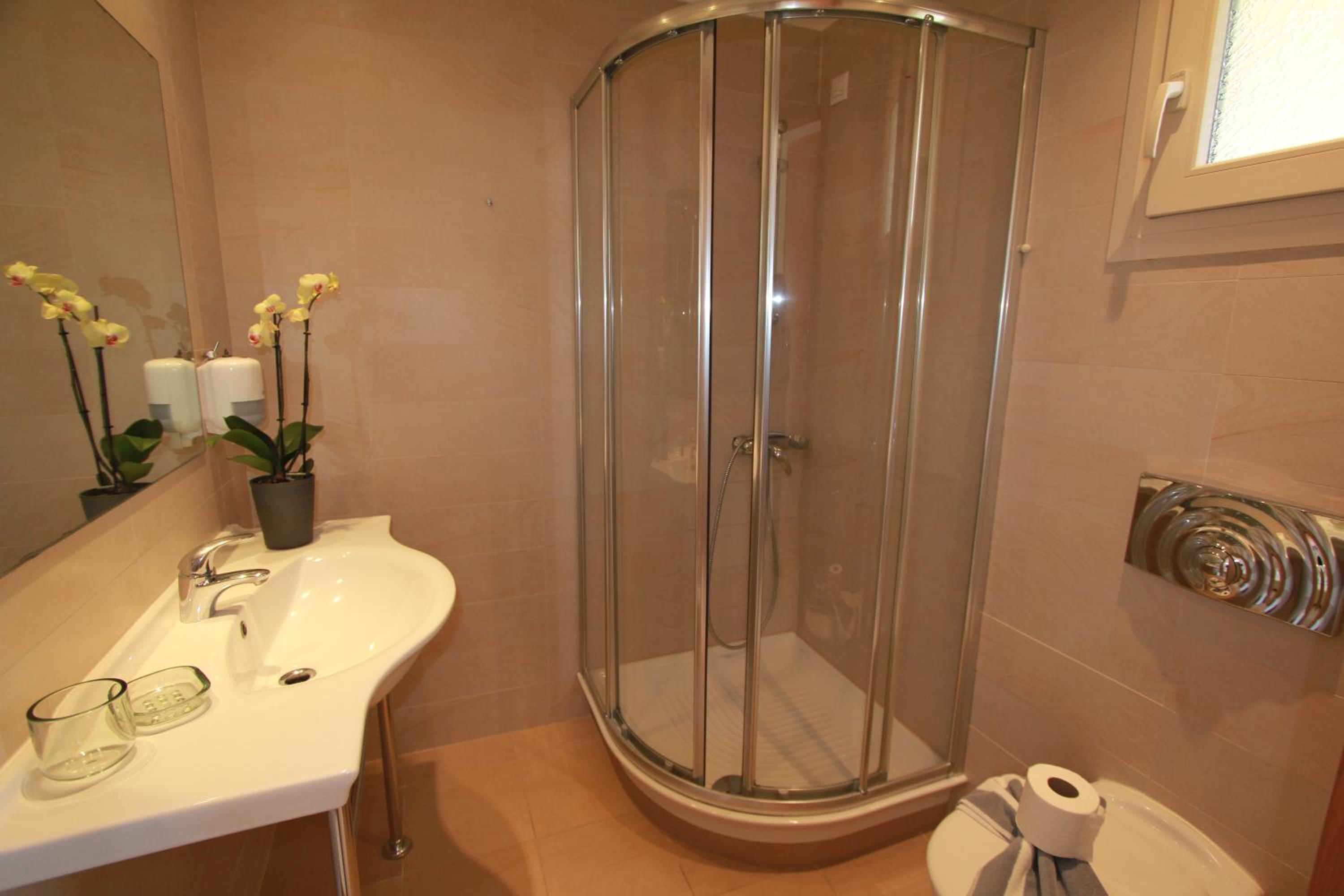 Basic Triple Room - Photo 3