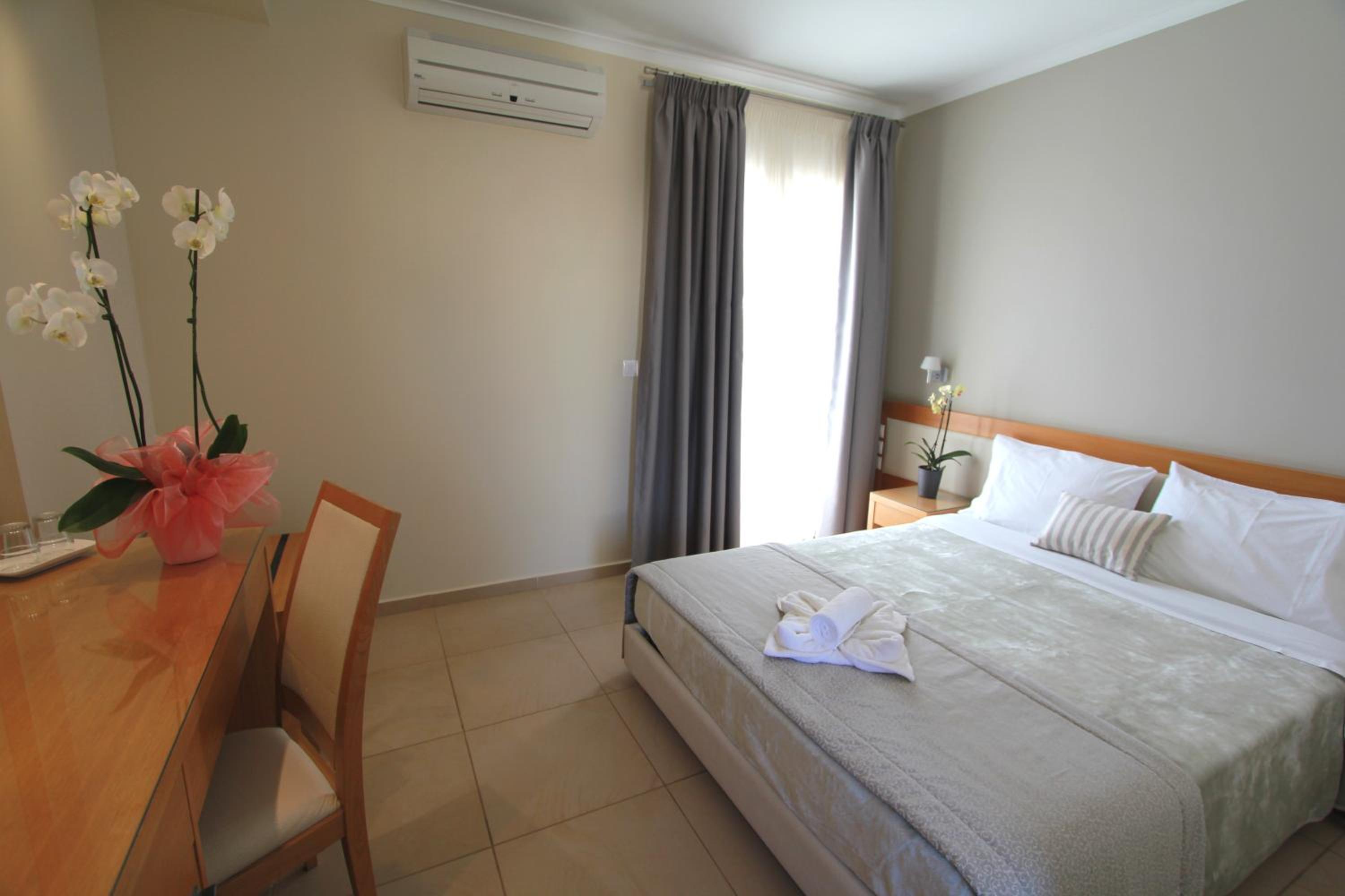 Double Room with Terrace - Photo 2