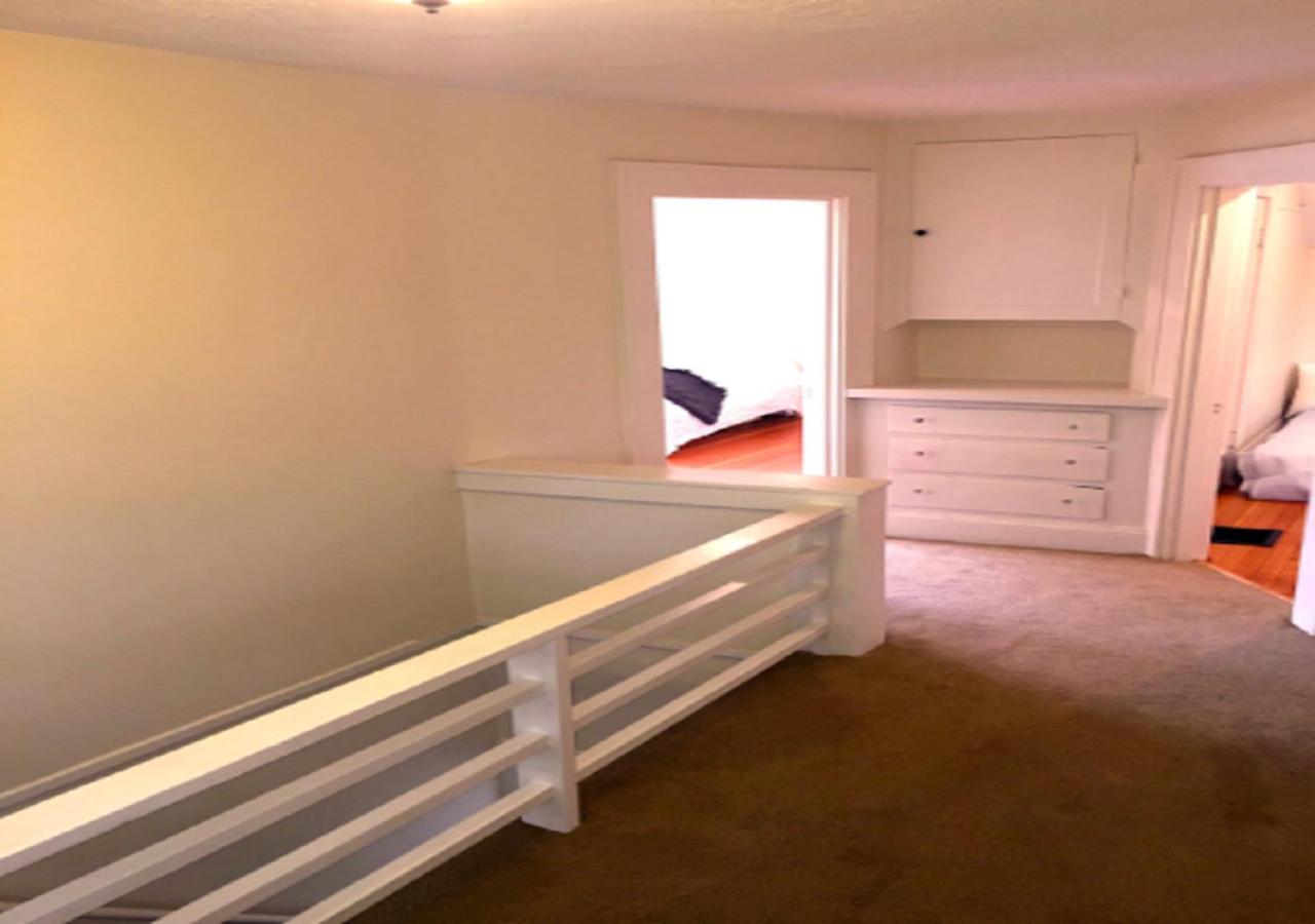 Five-Bedroom House - Photo 22
