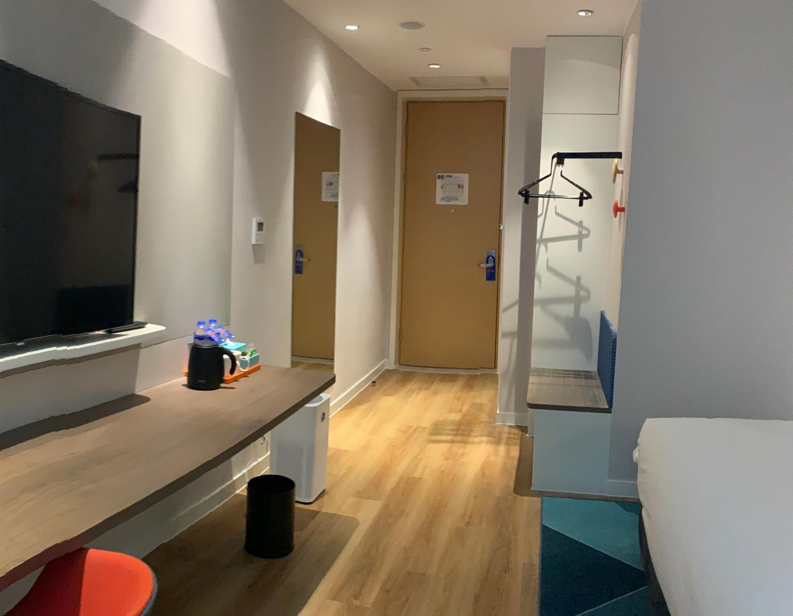 Standard Room thumbnail 5