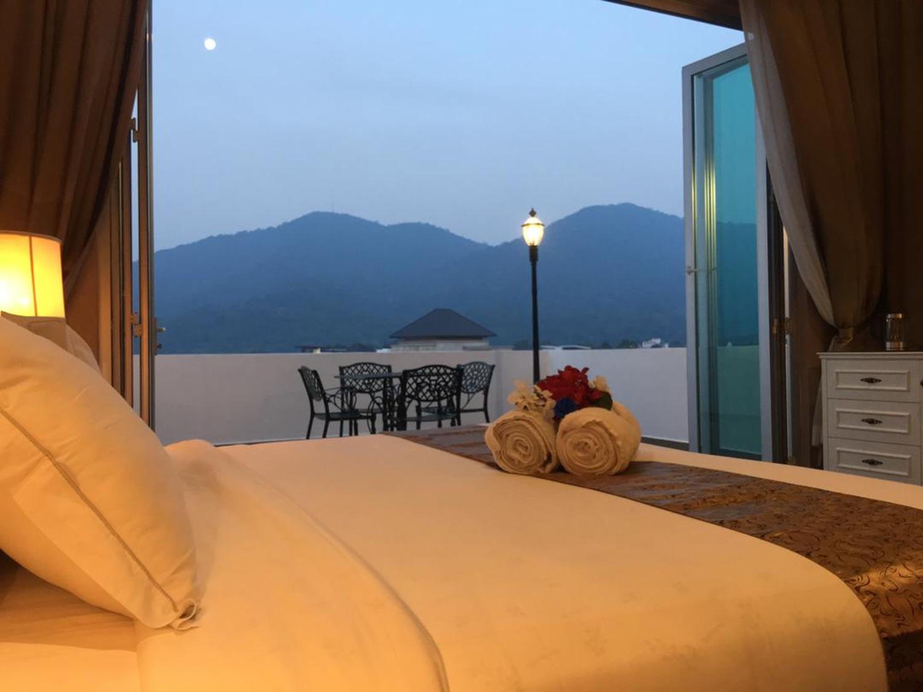 Deluxe King Suite