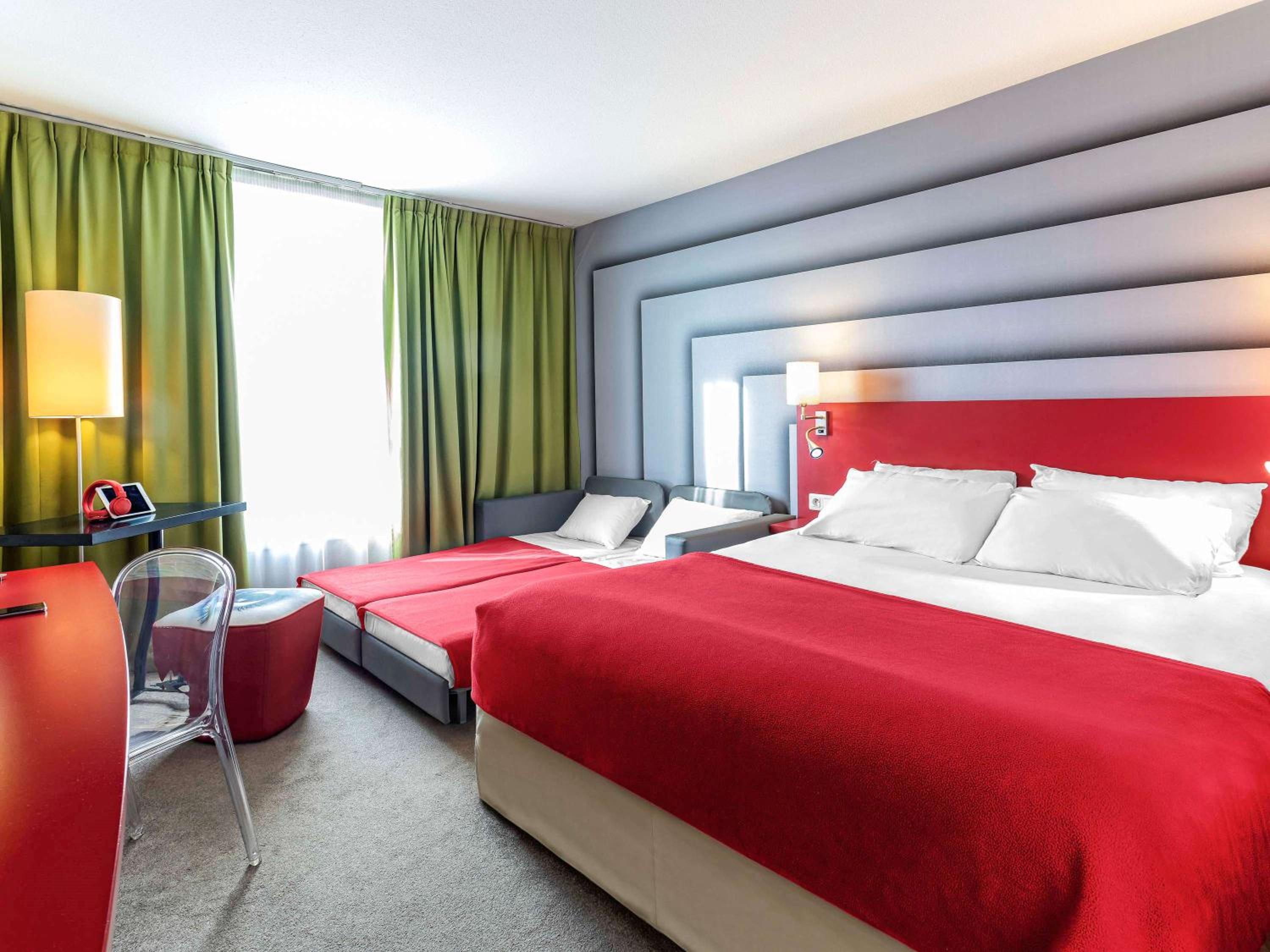 Standard Family Room with 1 double bed and 2 sofa beds - Photo 5