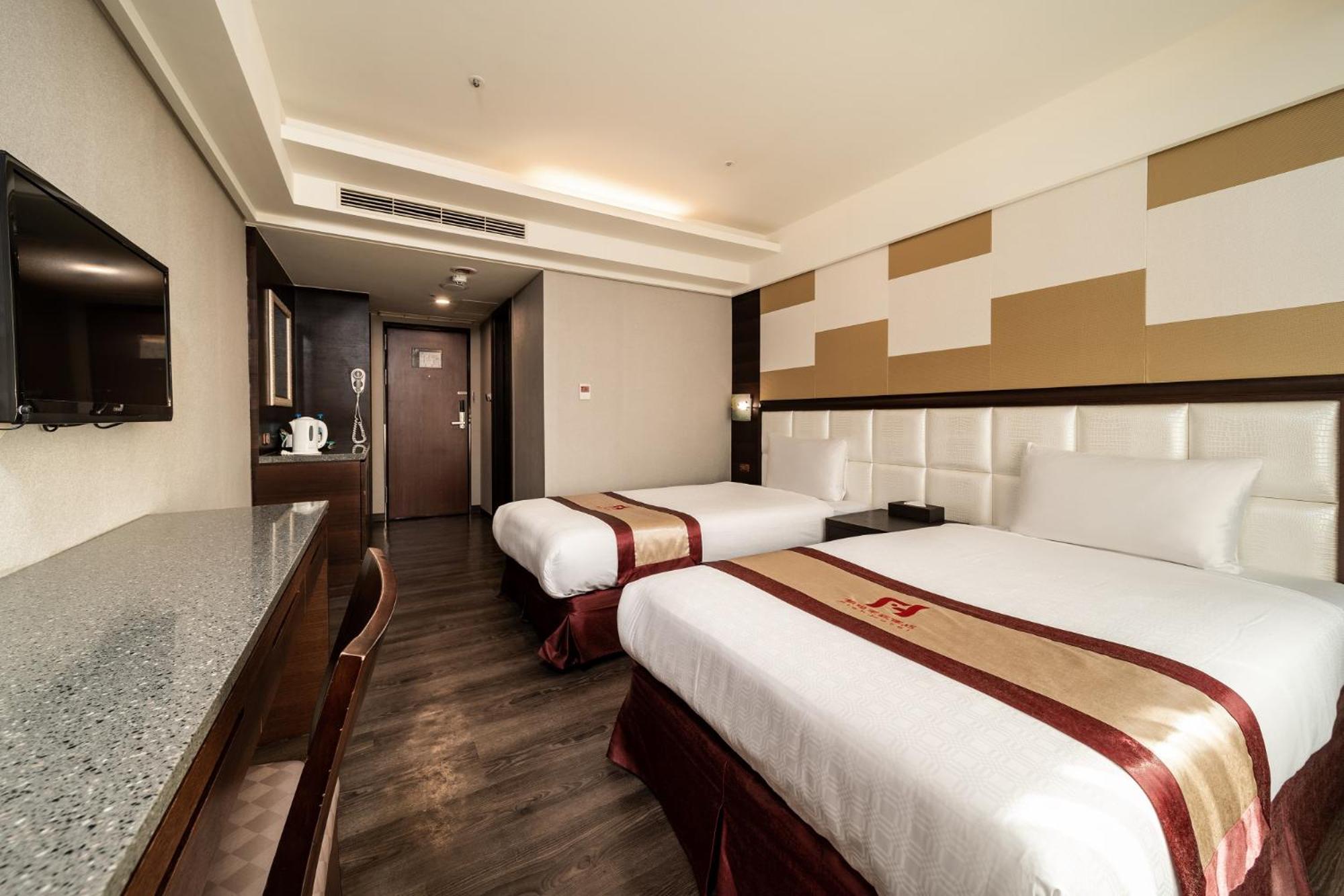 Deluxe Twin Room photo 3