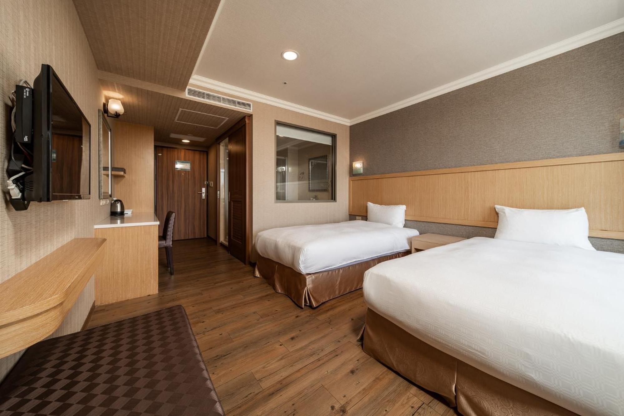 Deluxe Twin Room photo 3