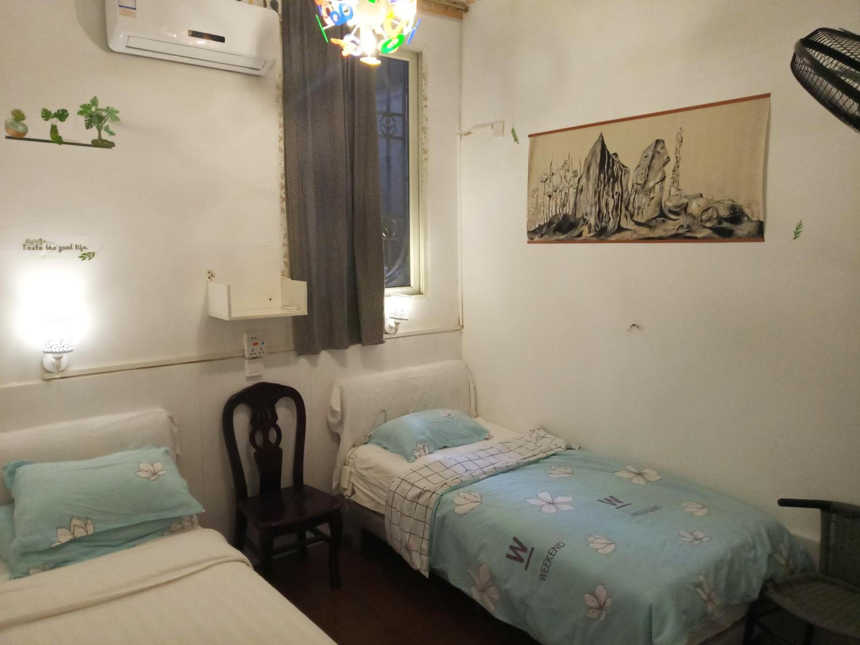 Single Bed in Mixed Dormitory Room