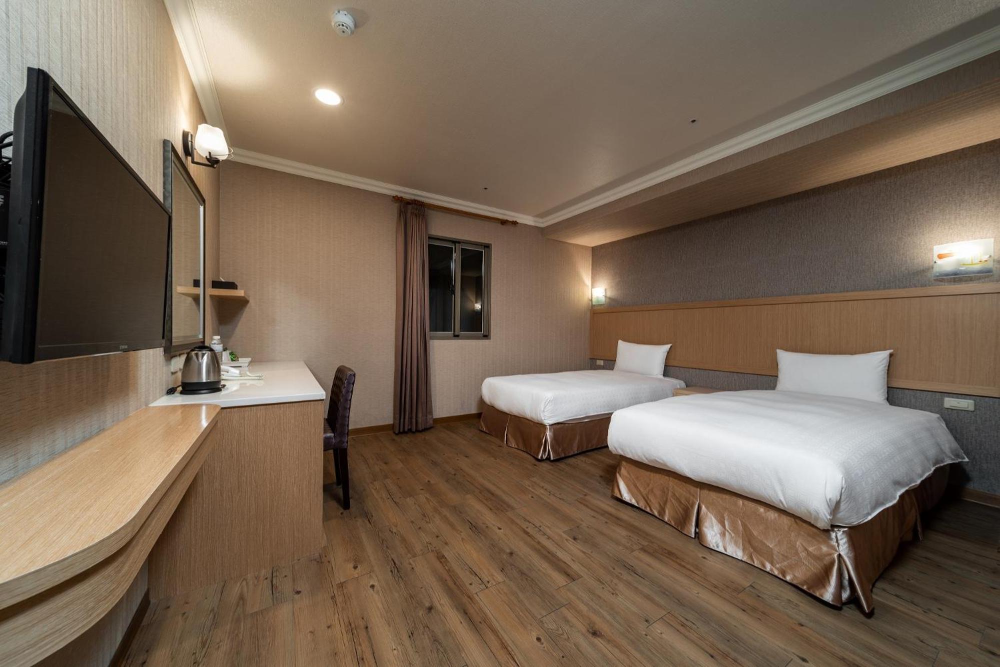 Deluxe Twin Room With No View photo 3