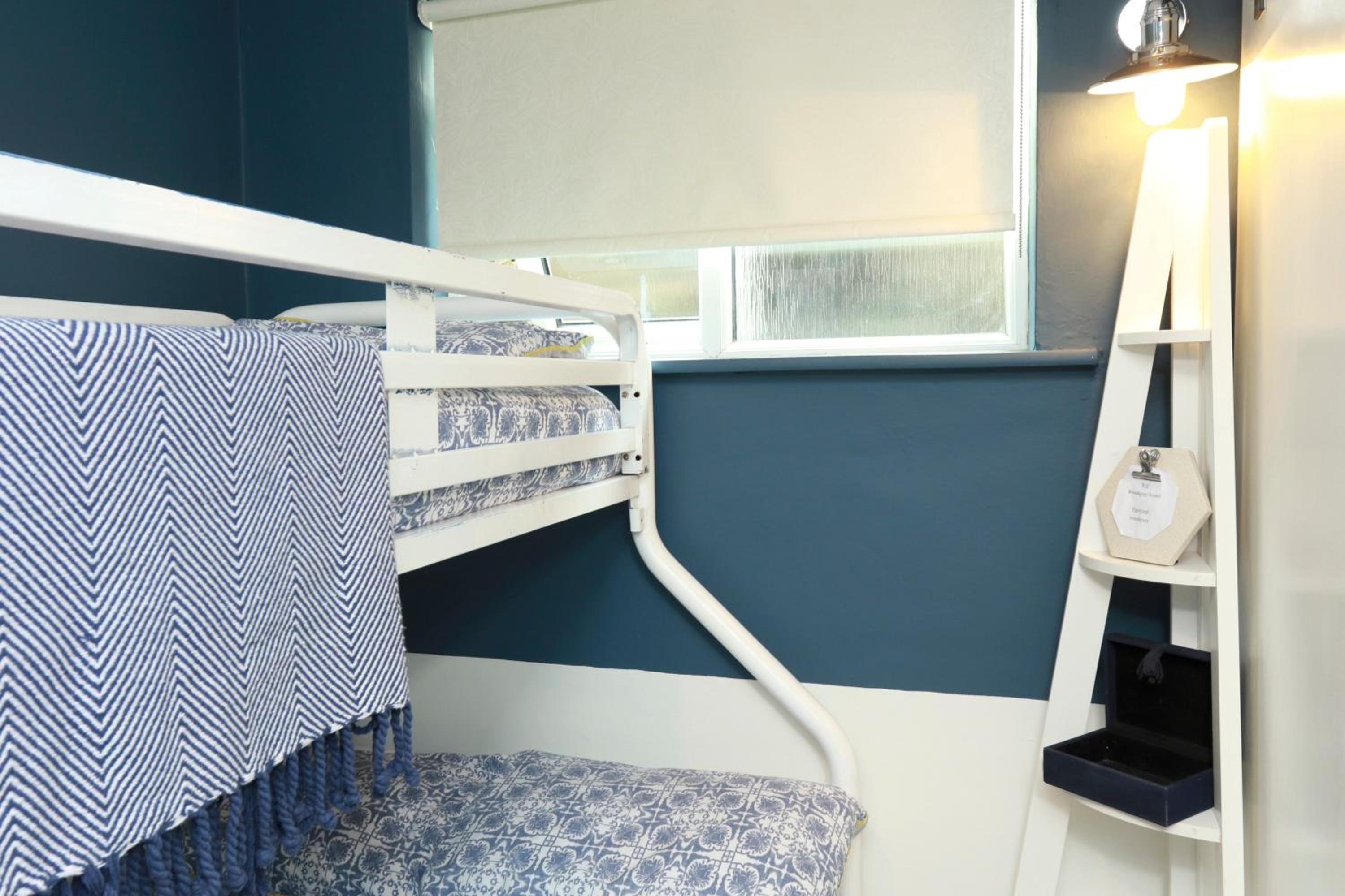Double Room with Private Bathroom - Photo 8