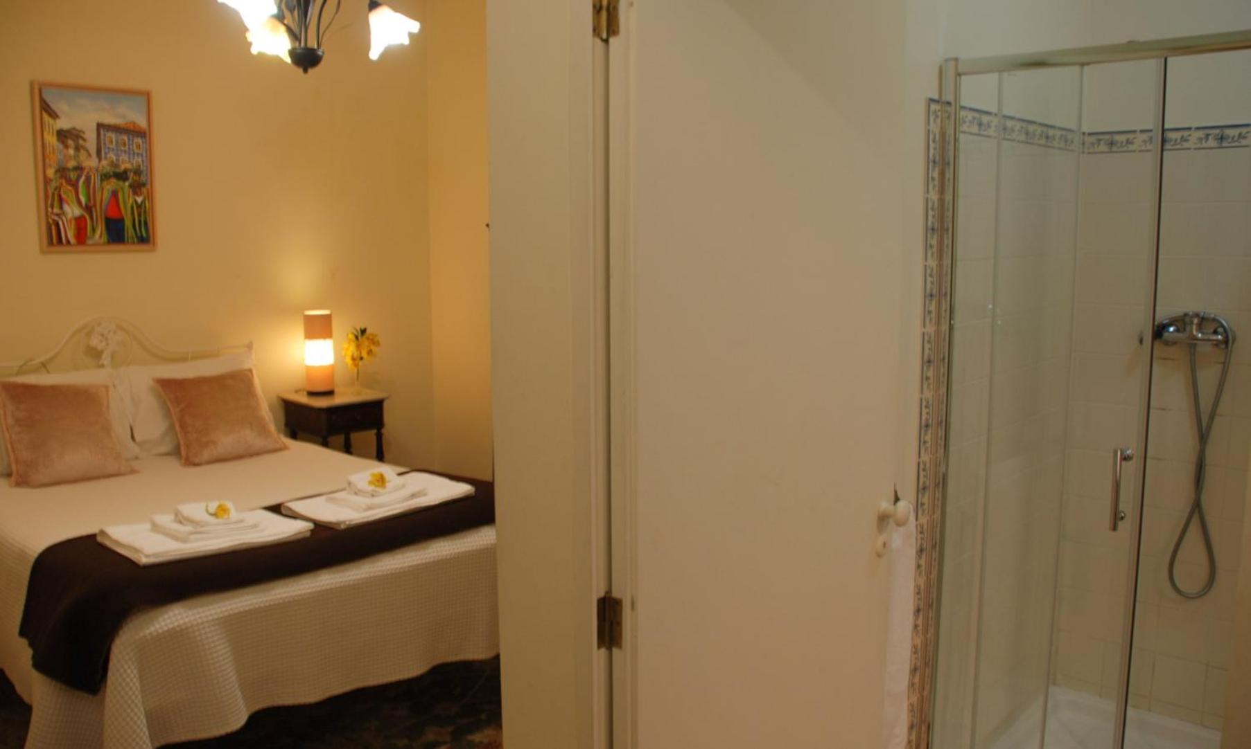 Double Room With Private Bathroom photo 3
