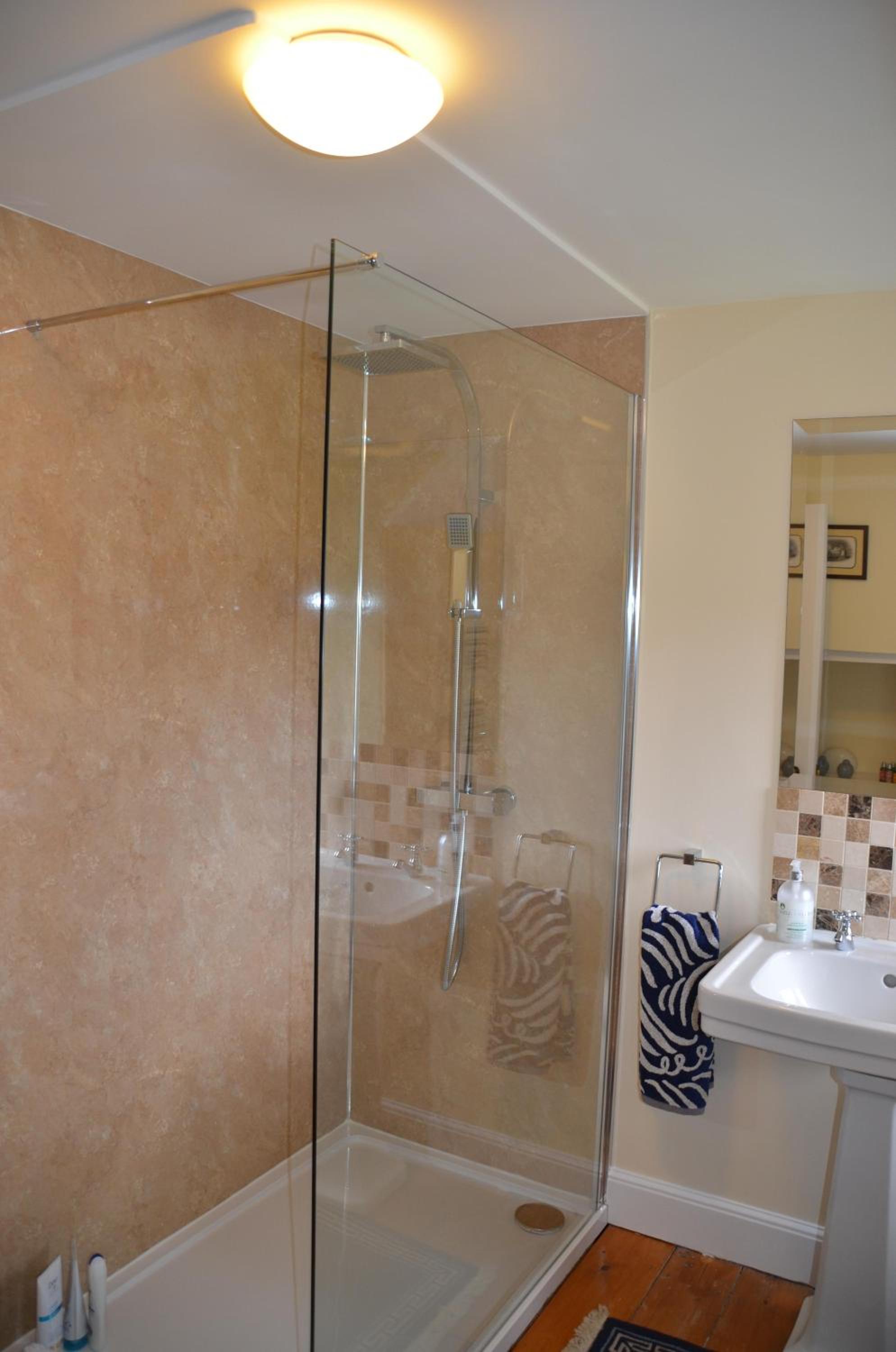 Deluxe King Room - Photo 2