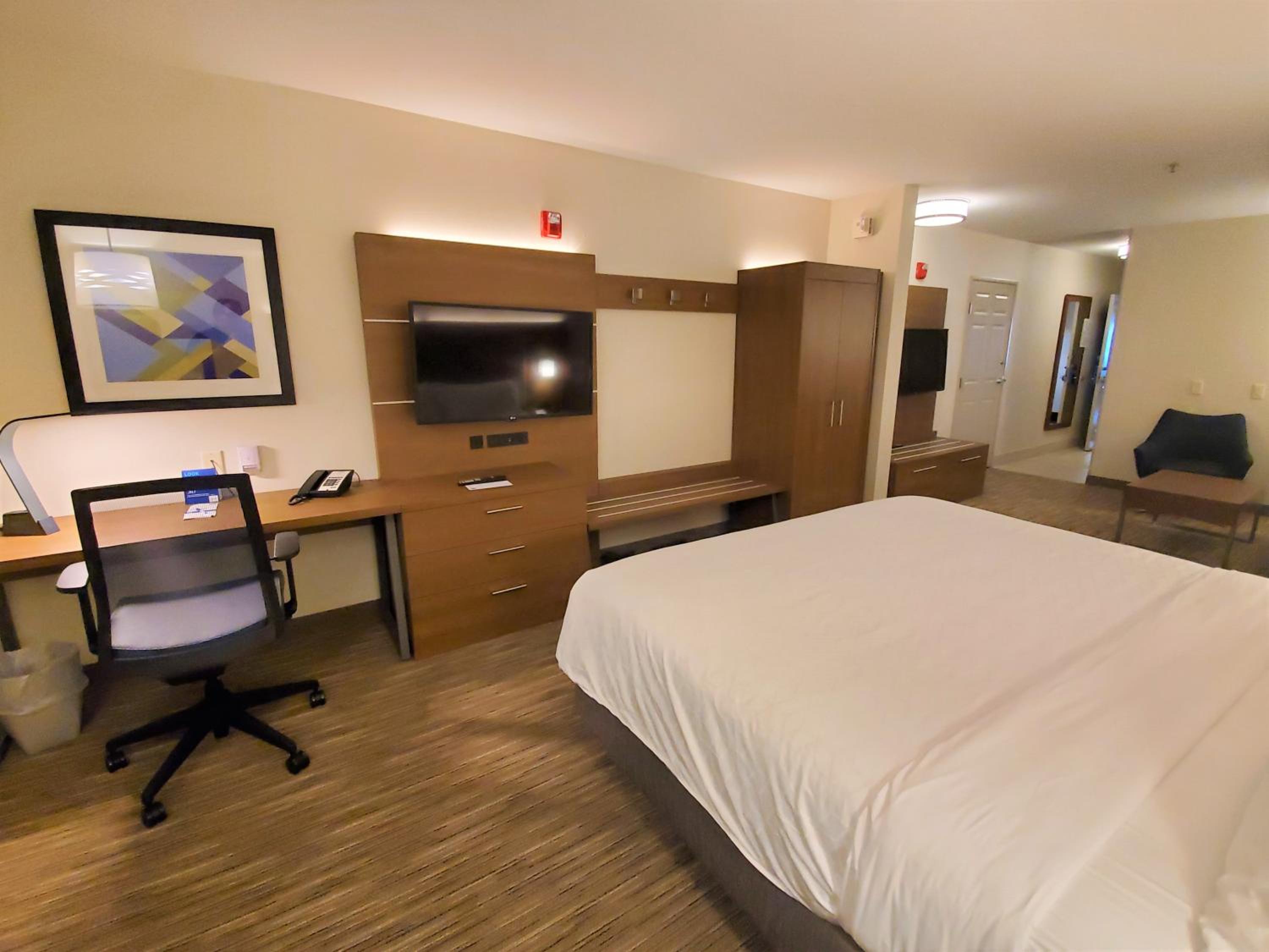 King Suite - Photo 3