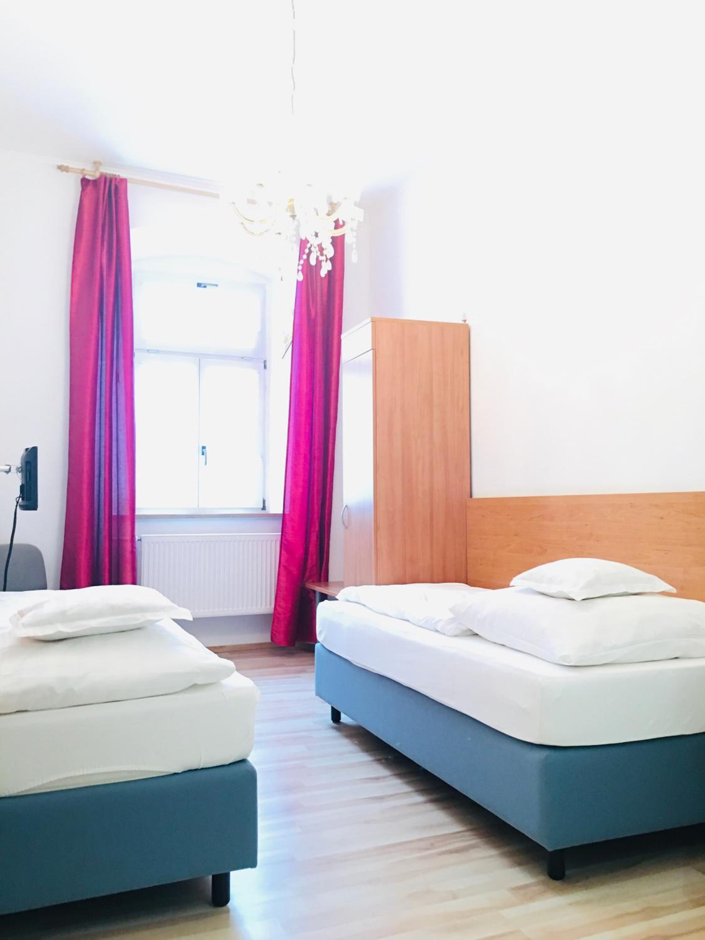 Double or Twin Room - Photo 3