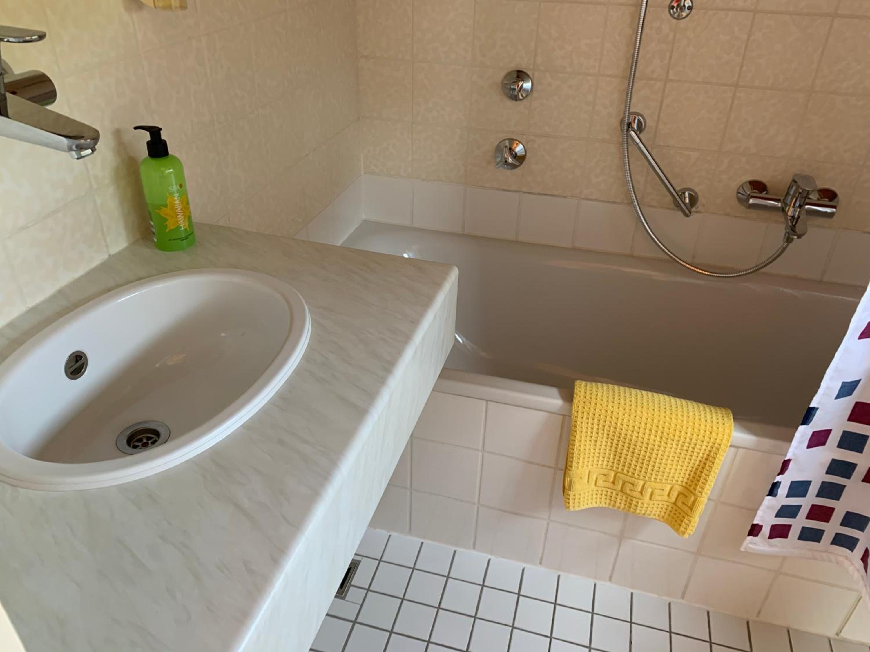 Single Room with Bath photo 2