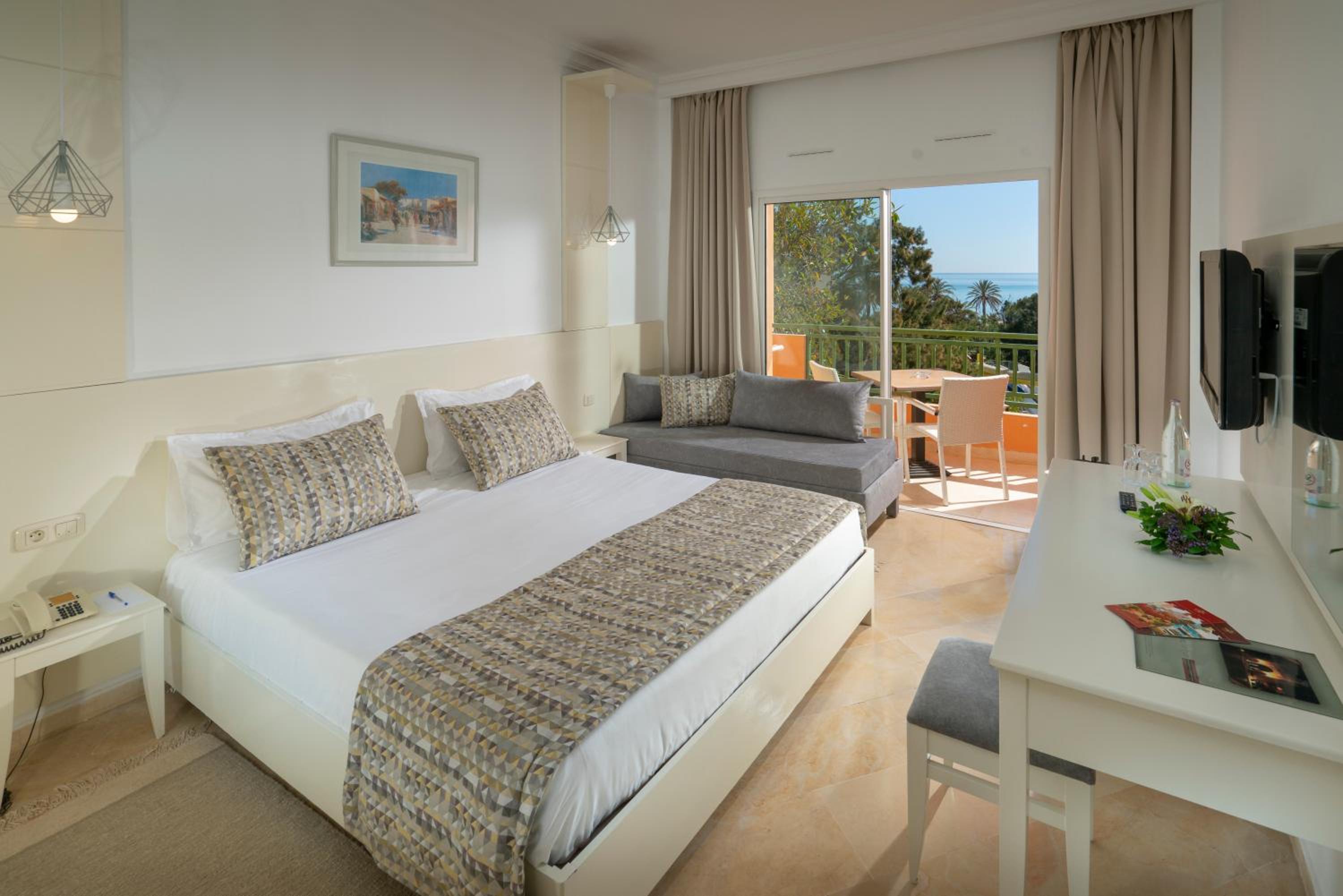 Double or Twin Room with Sea View - Photo 4