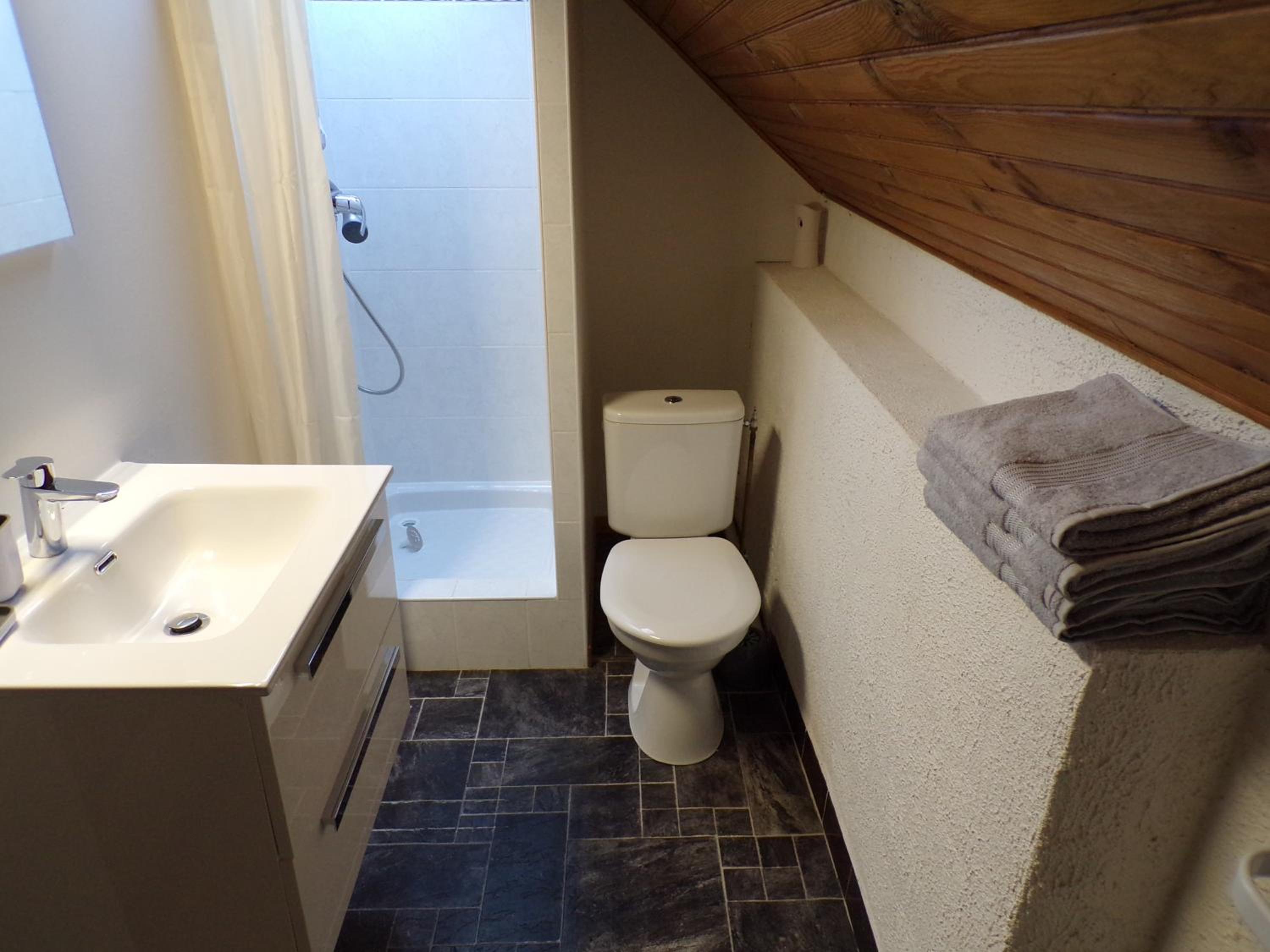 Comfort Triple Room with Shower - Photo 3