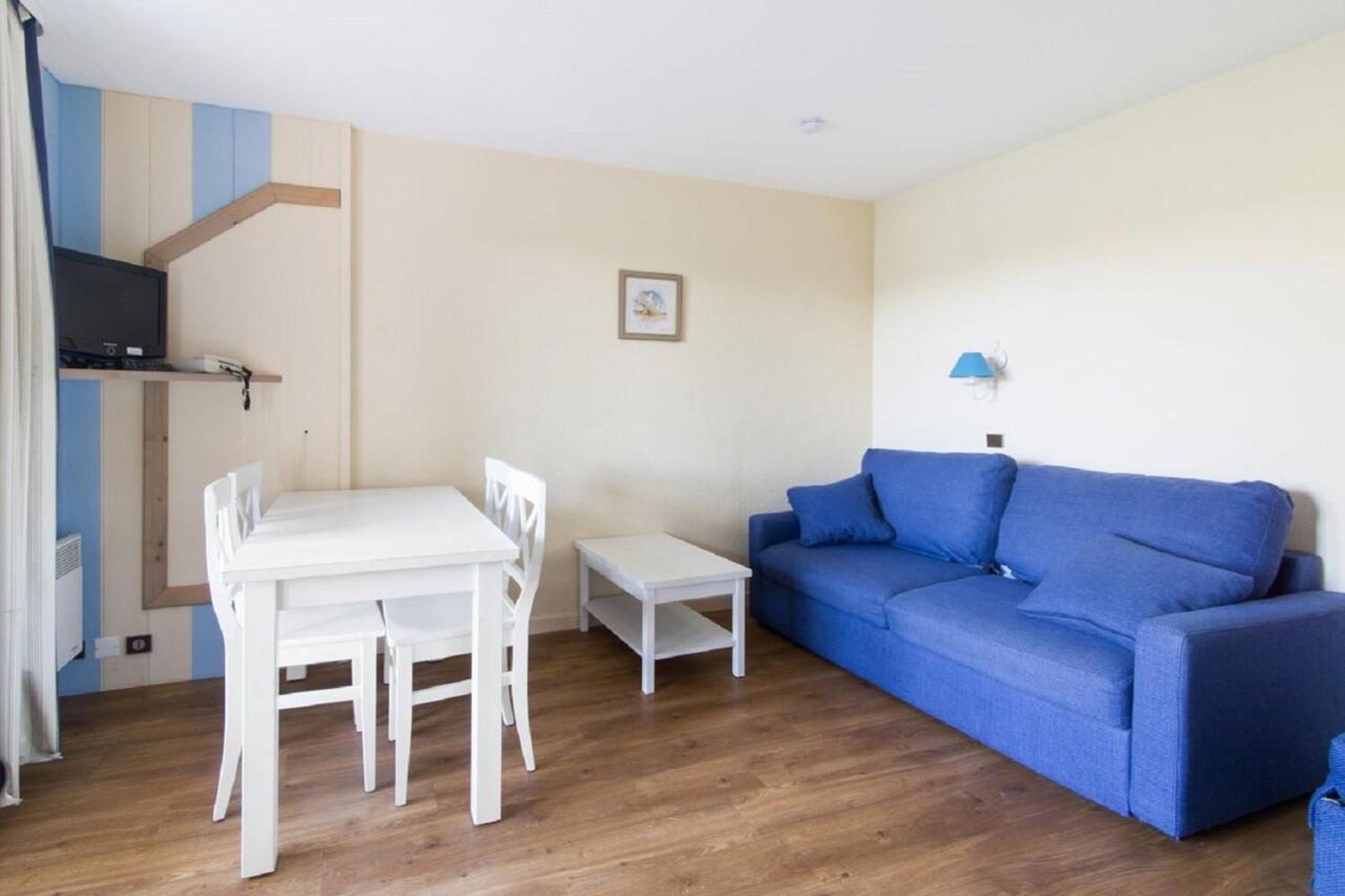 Standard One-Bedroom Apartment (5 People)