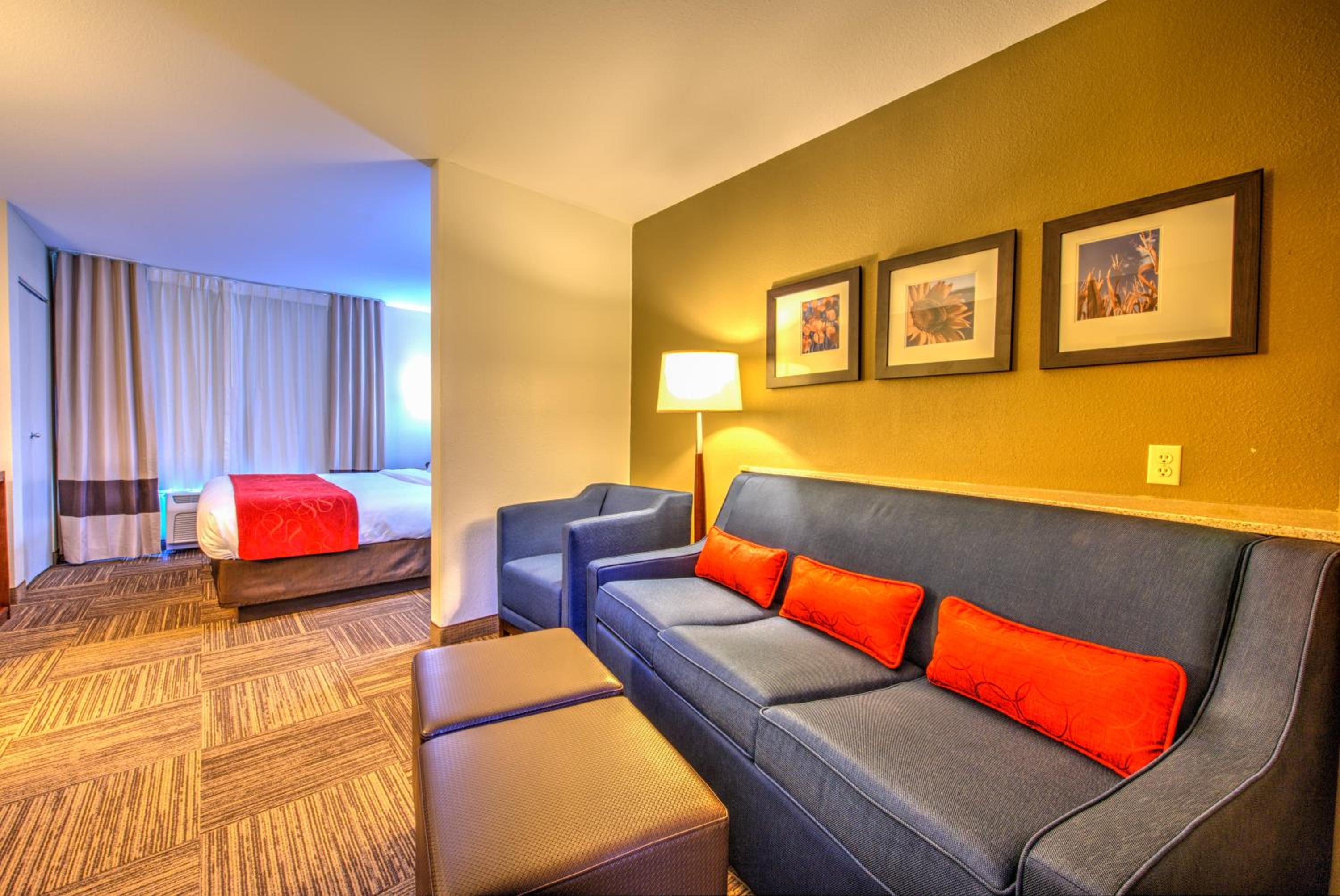 Business King Suite - Accessible/Non-Smoking - Photo 4