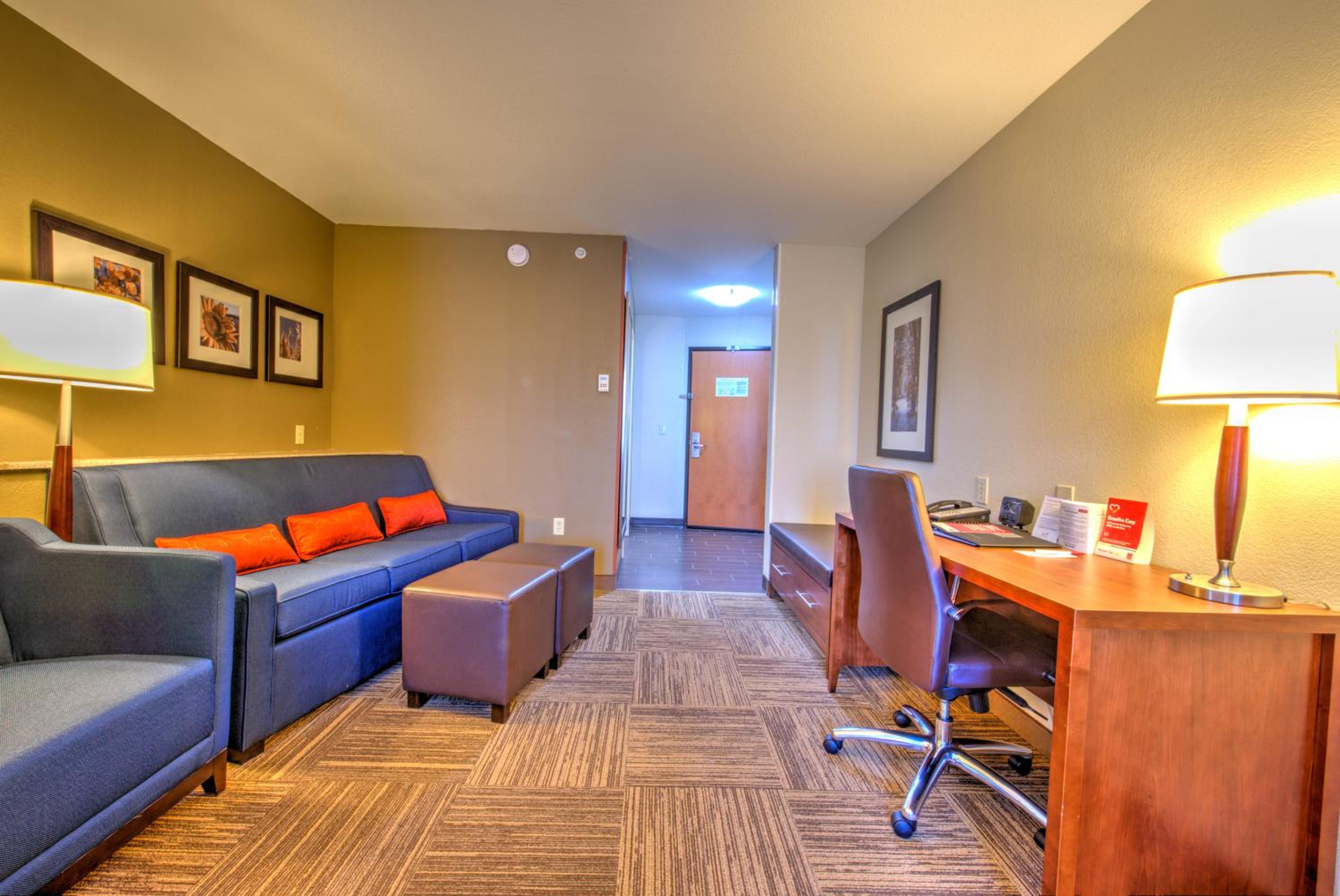 Queen Suite with Two Queen Beds - Accessible/Non-Smoking - Photo 7