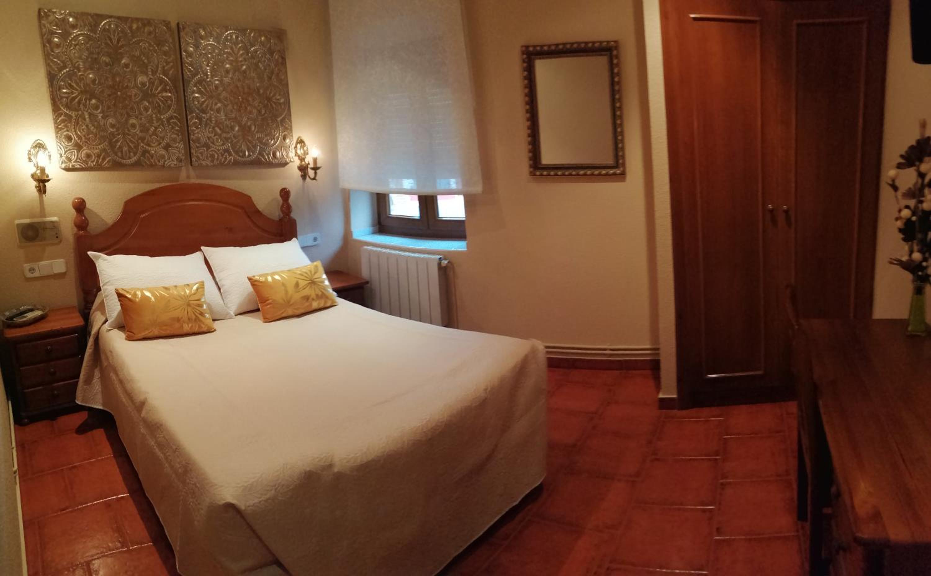 Double or Twin Room with Bathroom photo 2