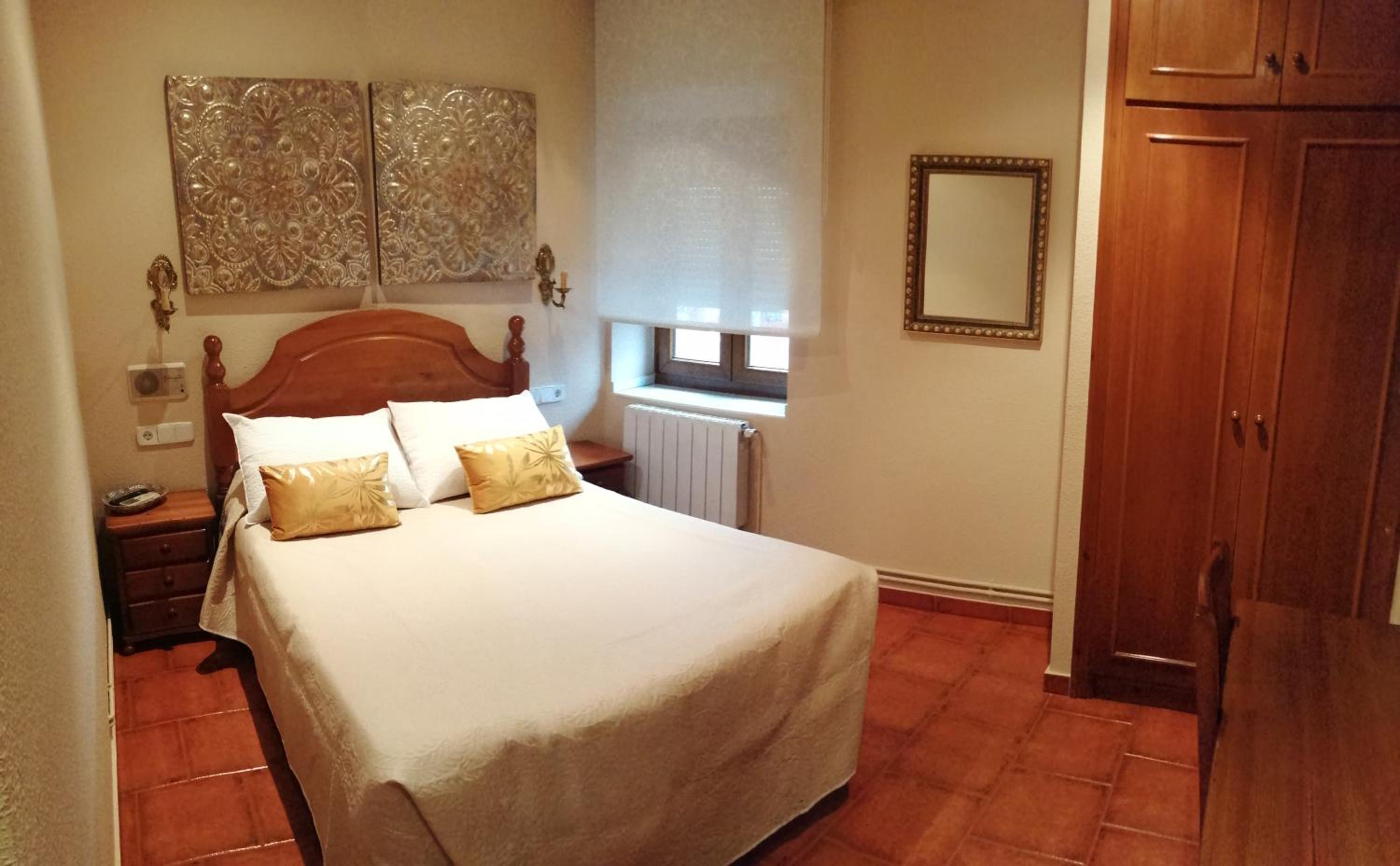 Double or Twin Room with Bathroom photo 3