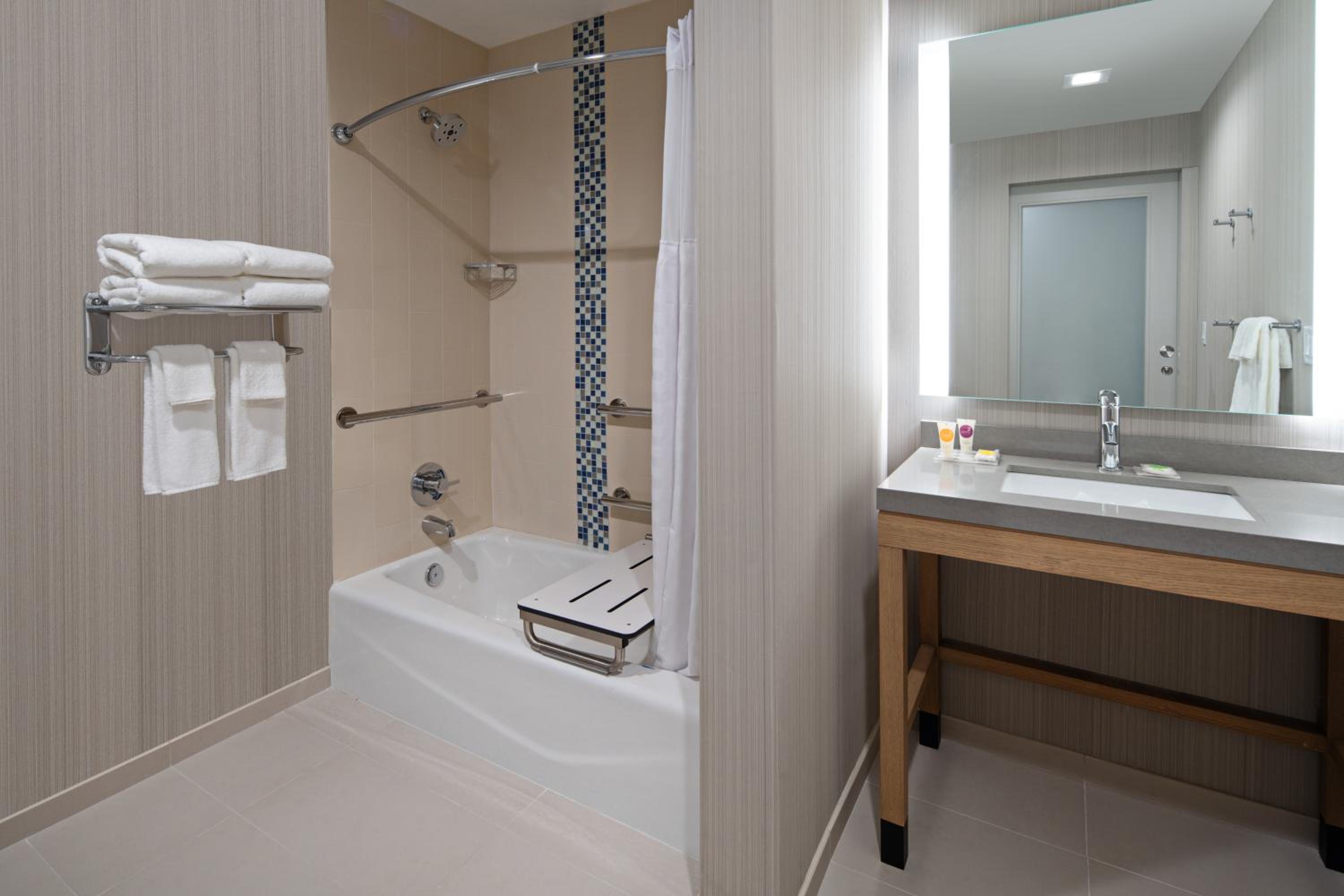 King Room with Sofa Bed and Accessible Tub - Photo 2