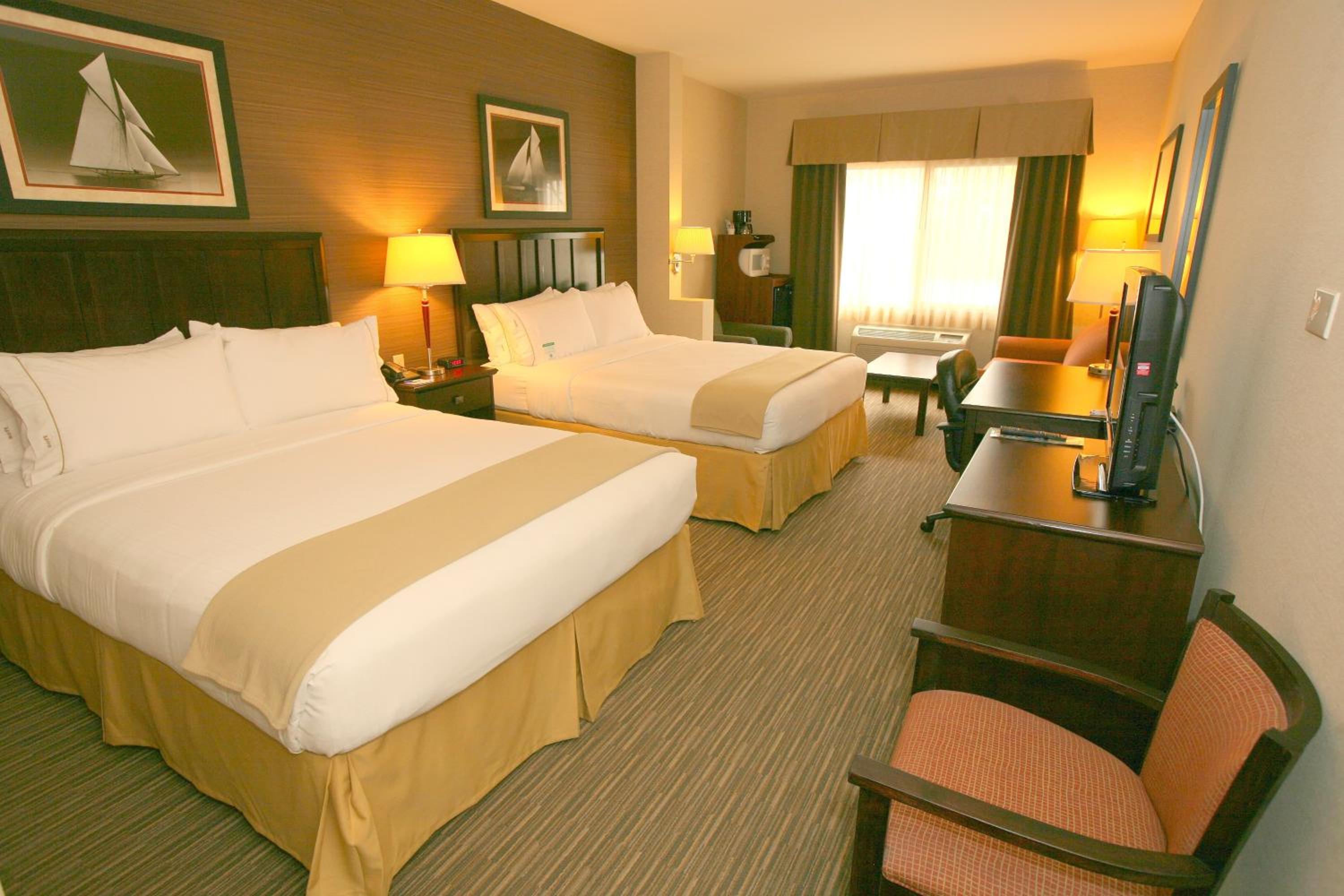 Queen Room with Two Queen Beds - Hearing Accessible/Non-Smoking - Photo 1