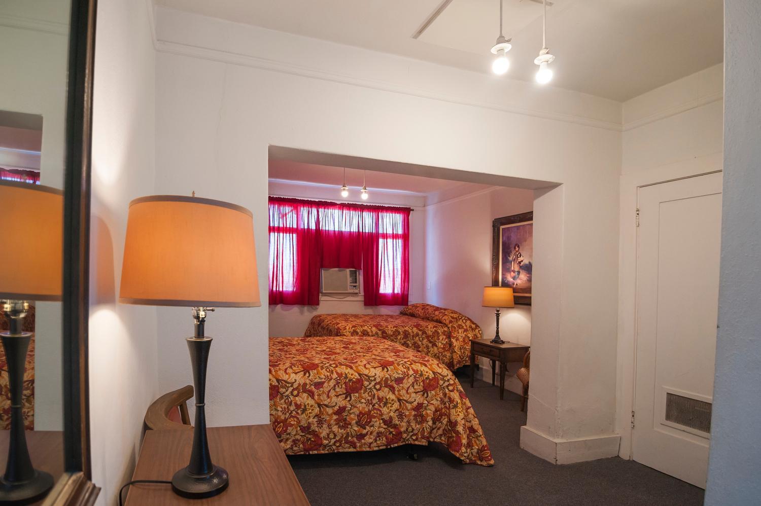 Double Room with Two Double Beds - Photo 6