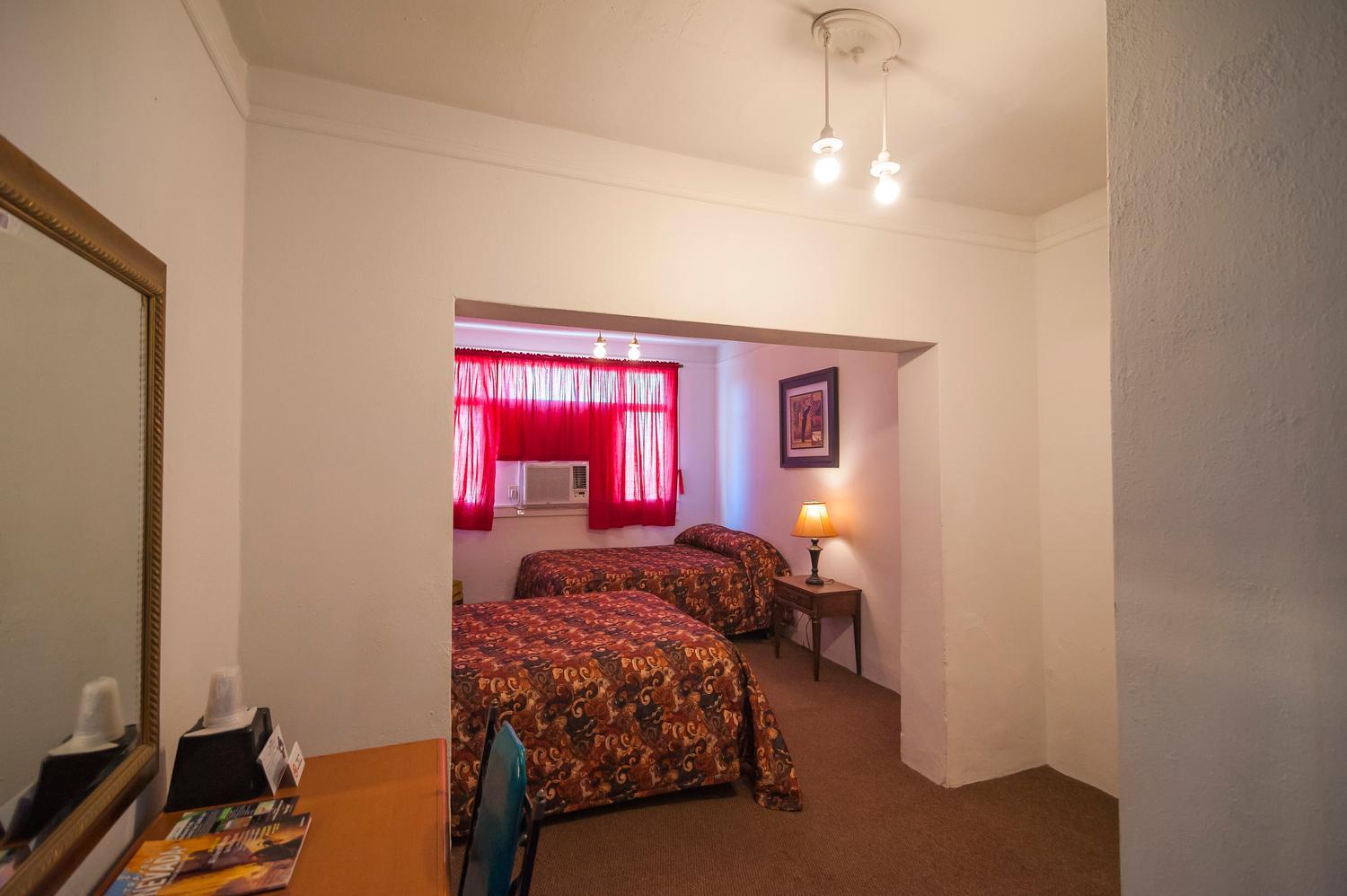 Double Room with Two Double Beds - Photo 4