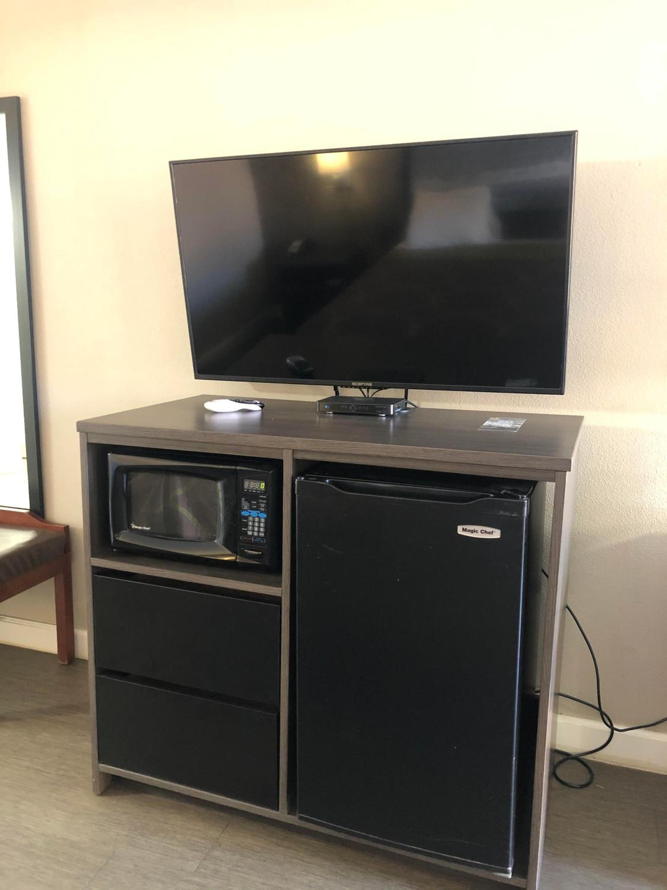 Queen Room with Two Queen Beds - Non-Smoking - Photo 2