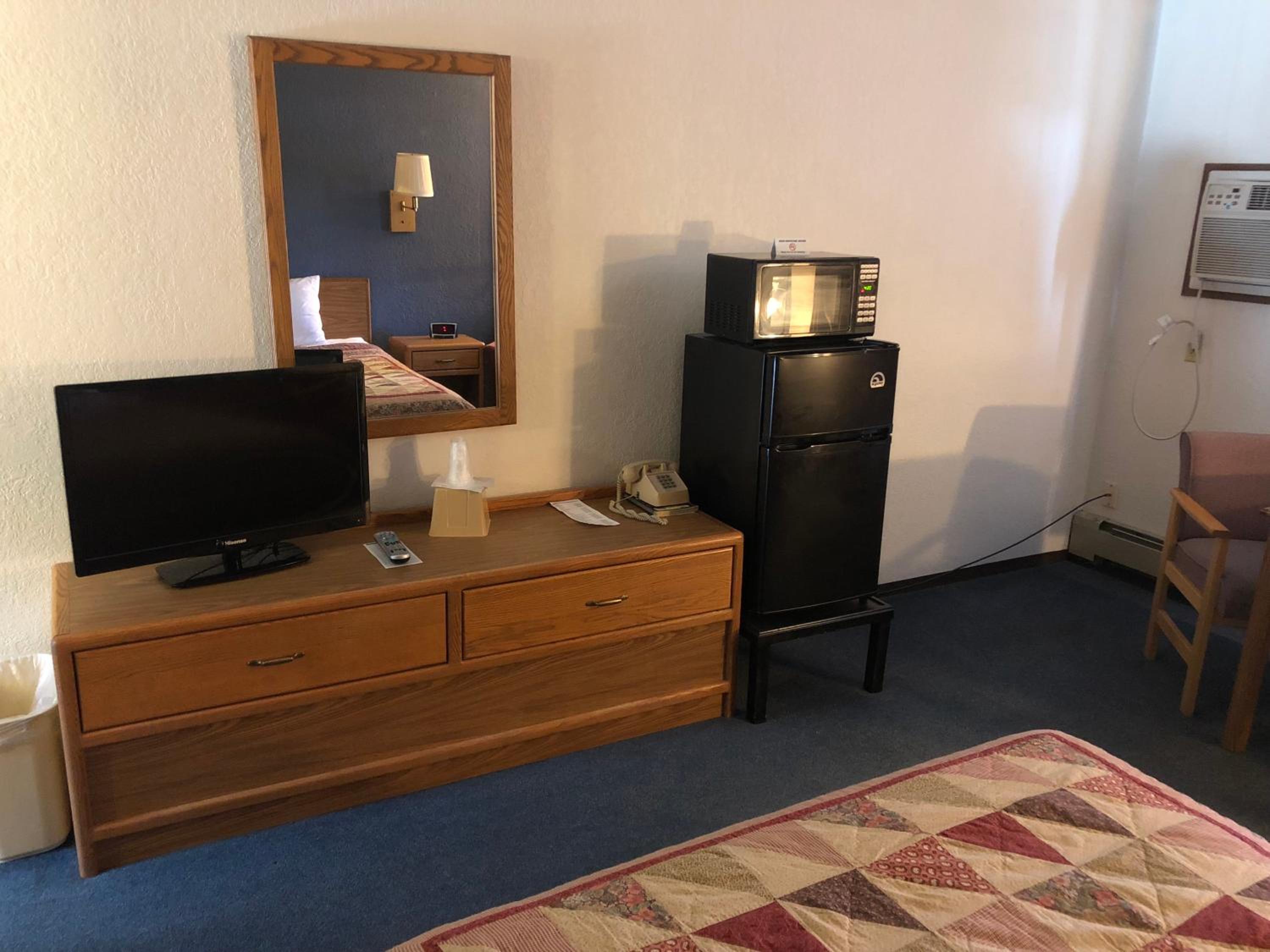 Queen Room - Non-Smoking photo 1