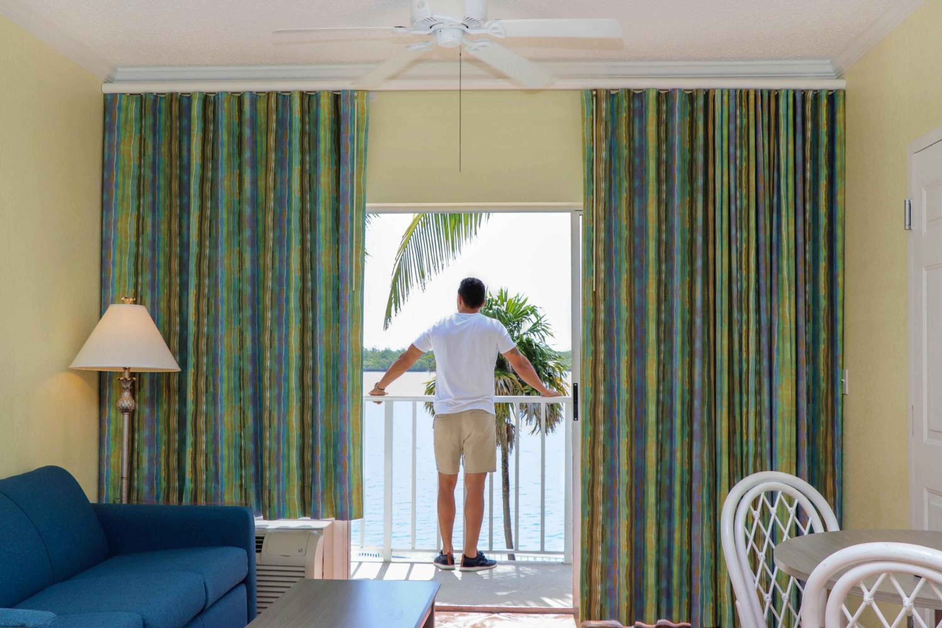 Deluxe King Suite photo 2