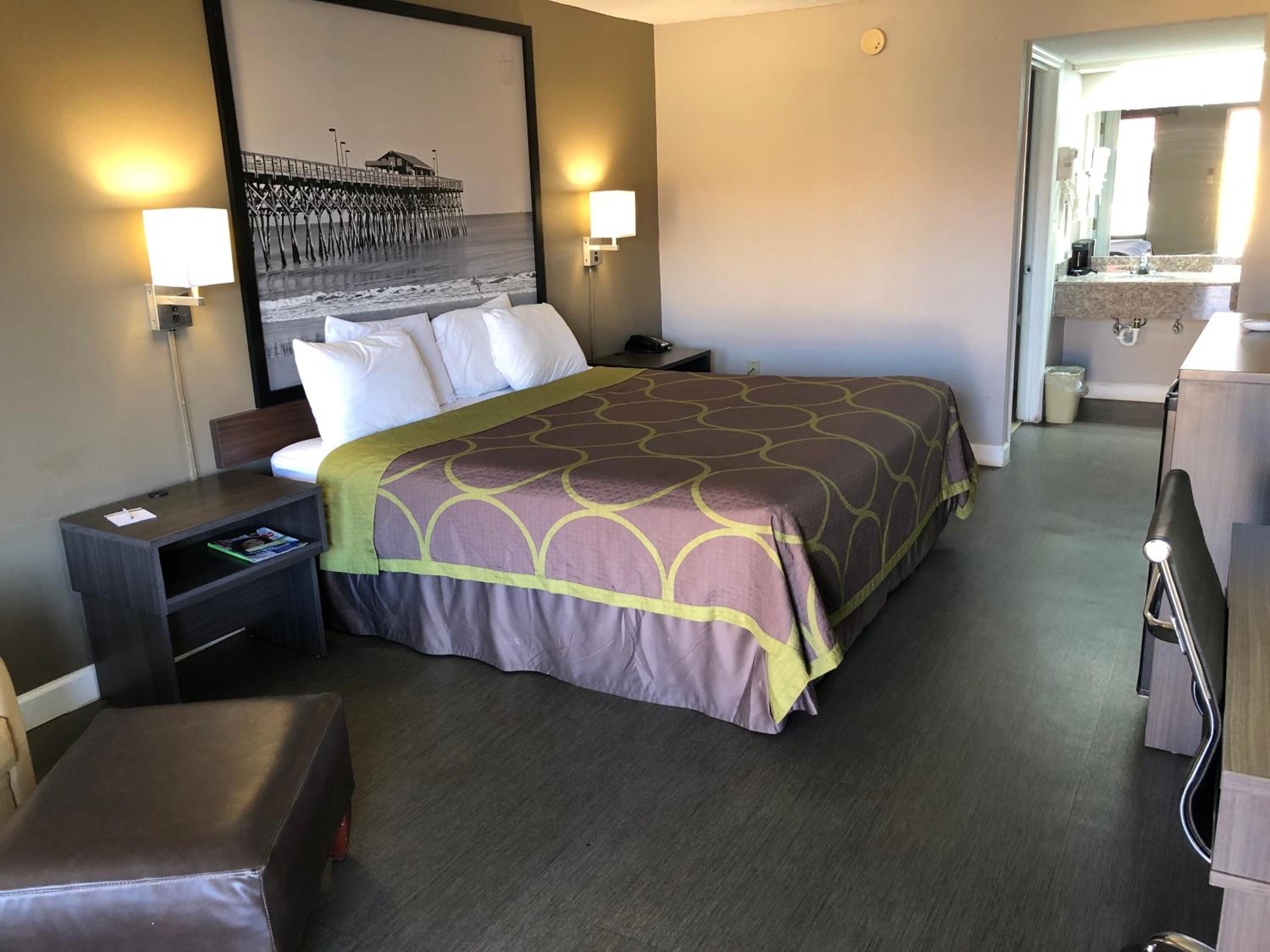 King Room - Non-Smoking - Photo 1