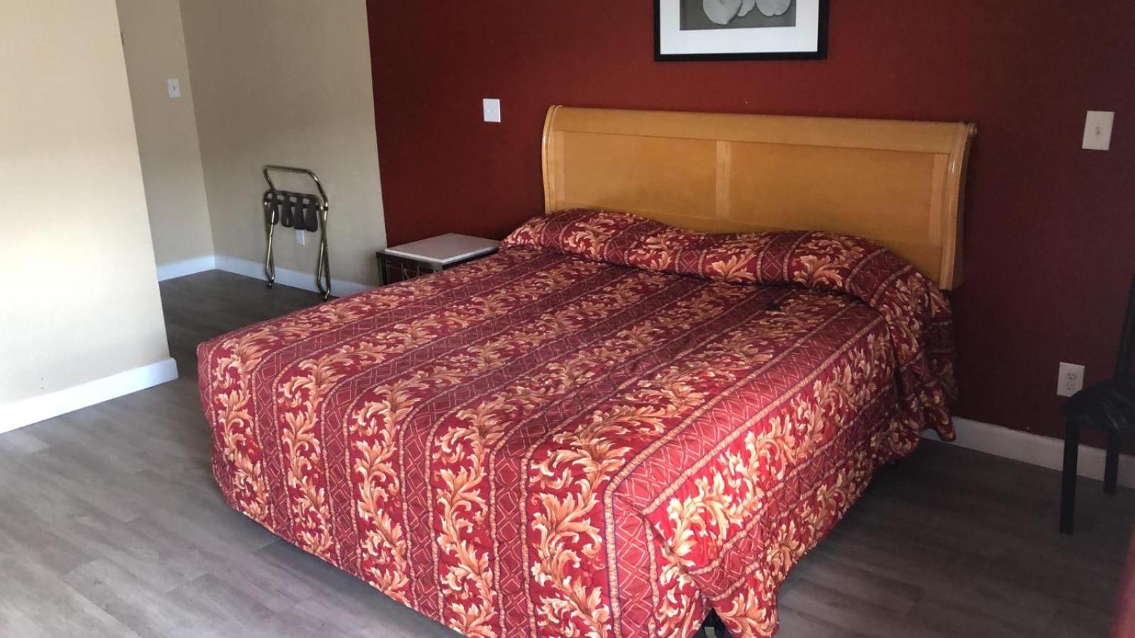 Standard King Room - Photo 2