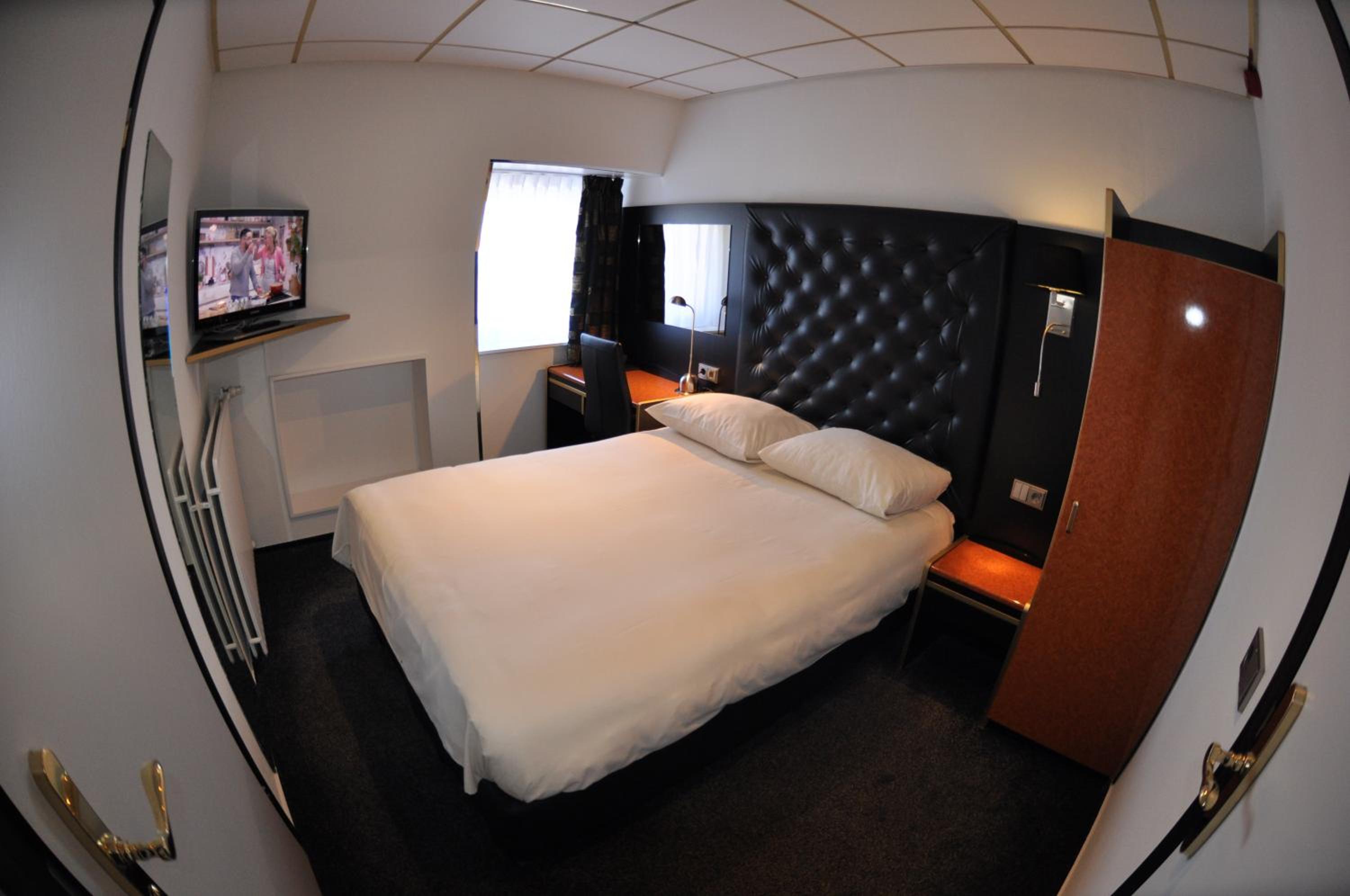 Small Double Room with Shower  photo 1