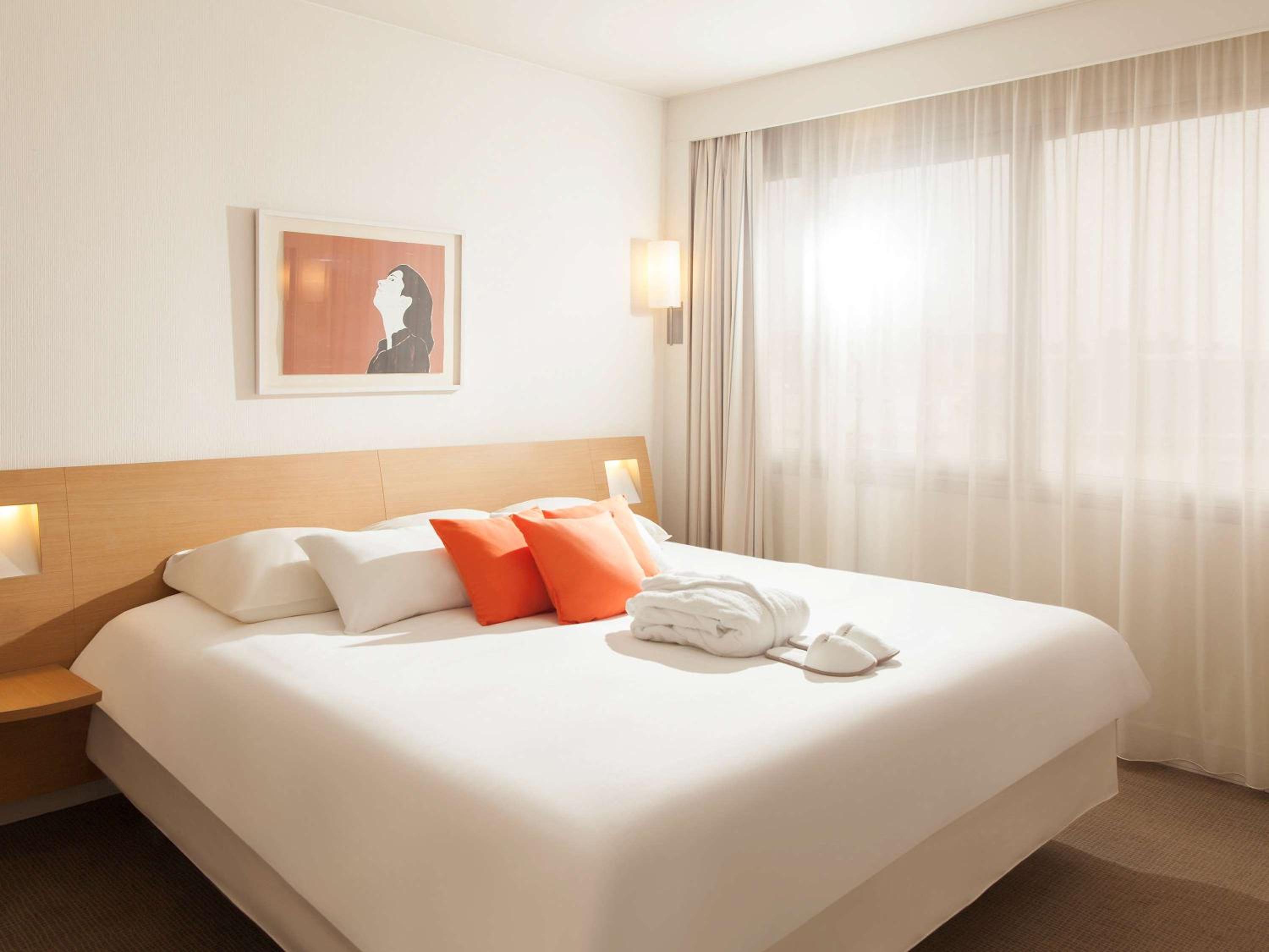 Superior King Suite with Double Sofa Bed - Photo 4