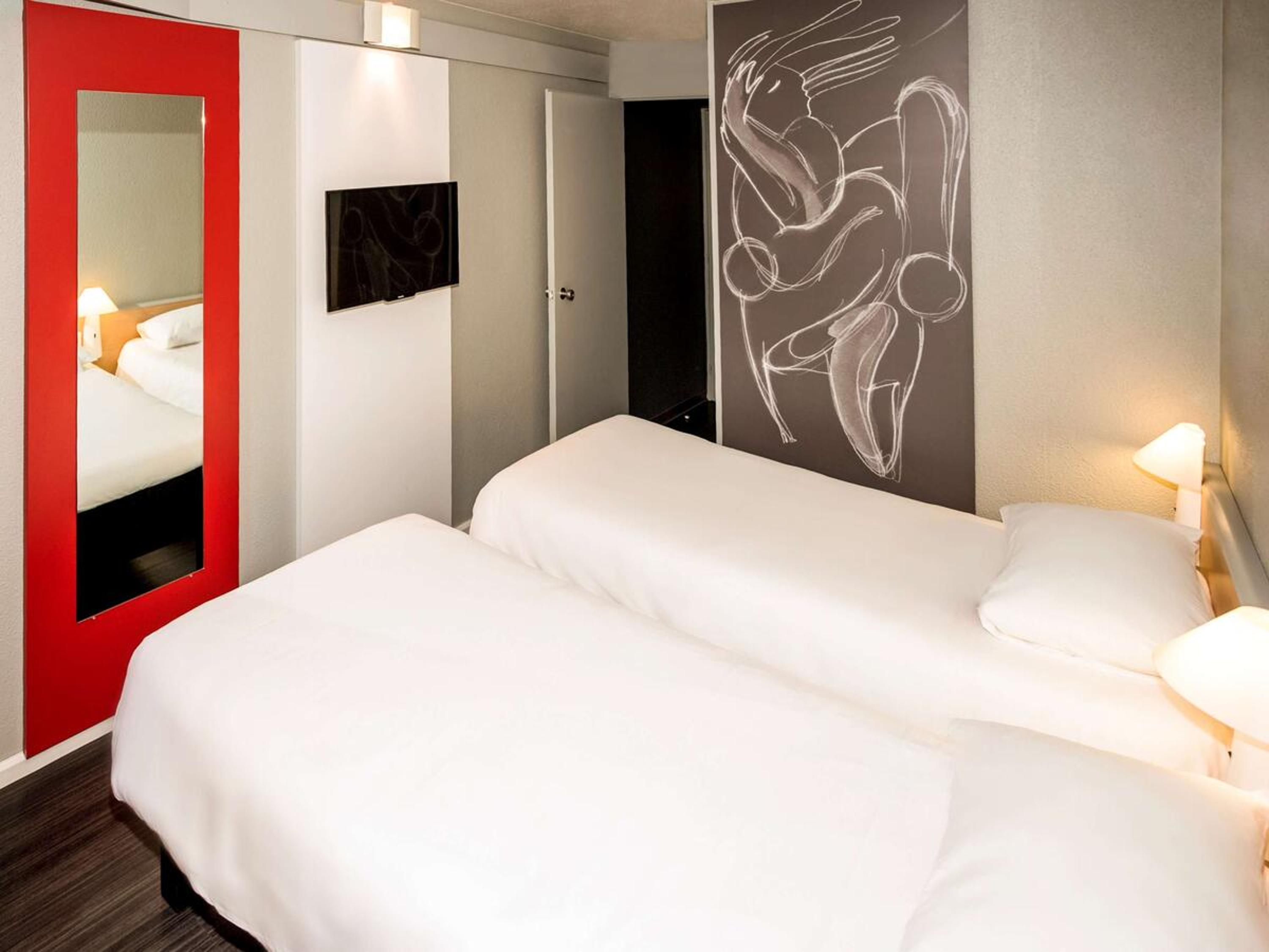 Standard Twin Room - Photo 1