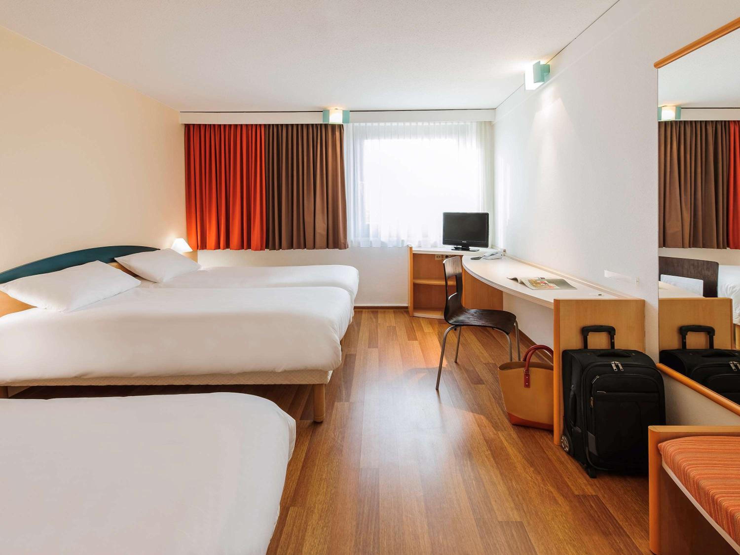 Twin Room - Photo 1