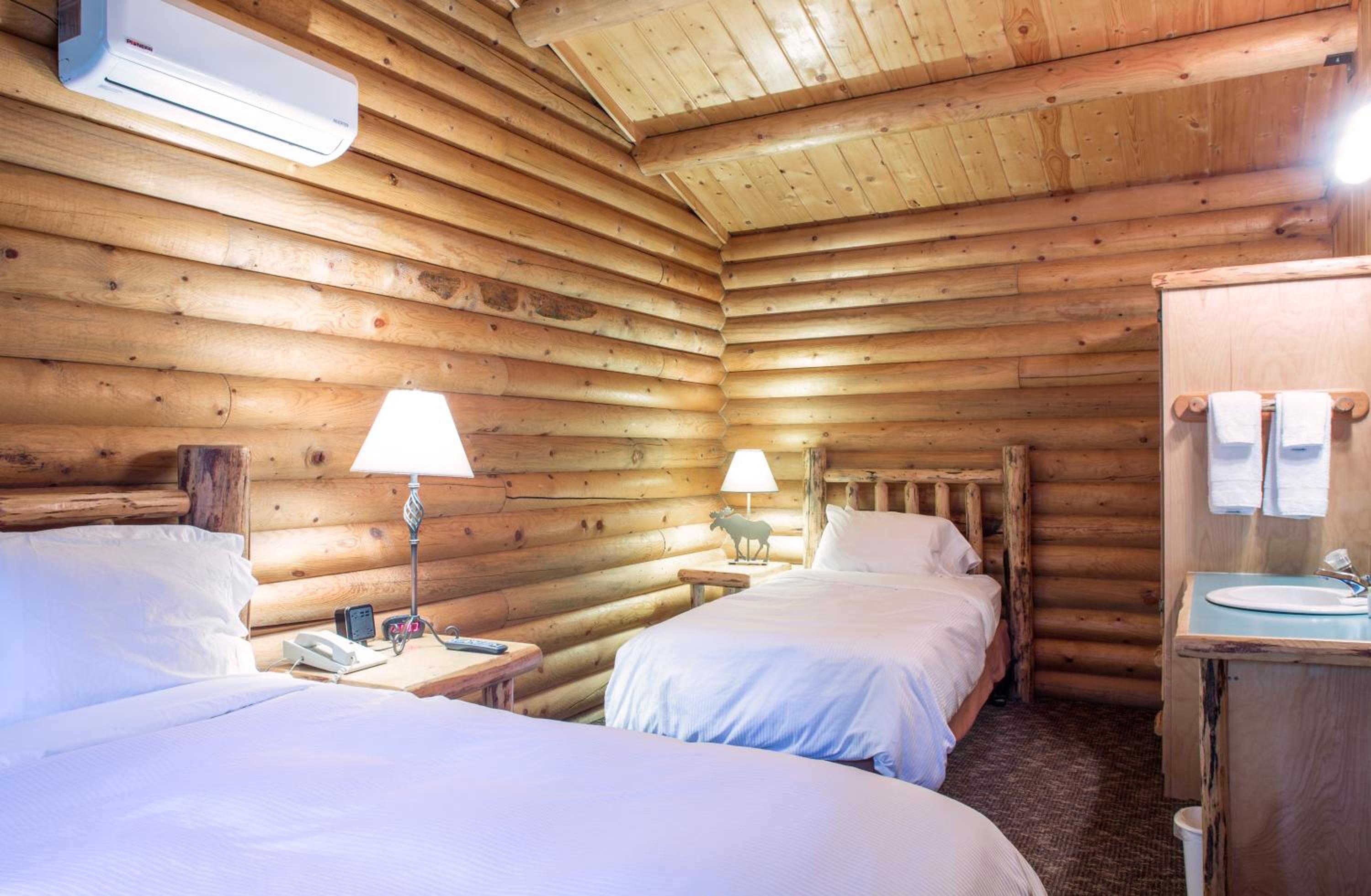 Ponderosa Cabin non-pet friendly photo 1