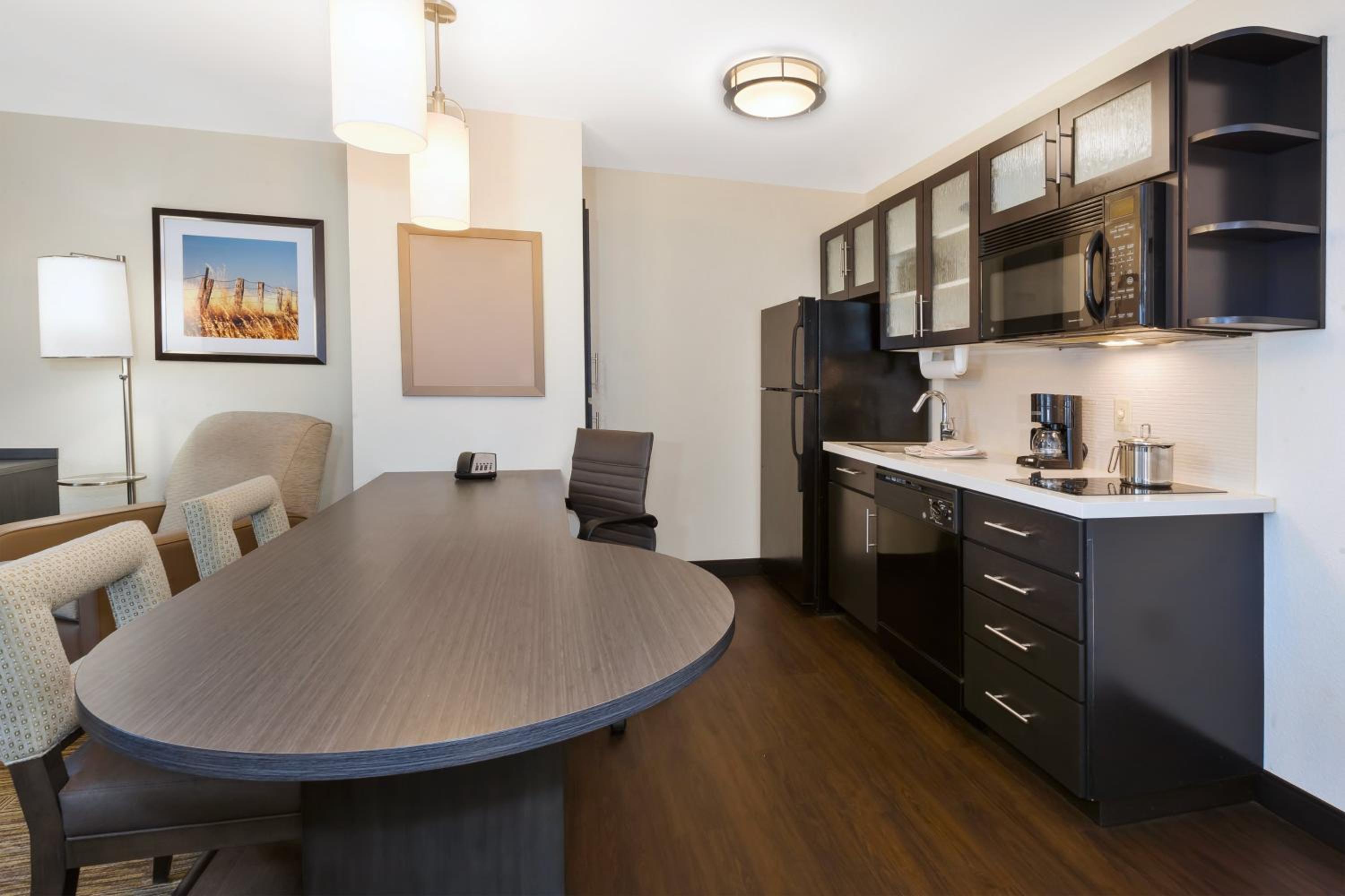 One-Bedroom Suite - Photo 2