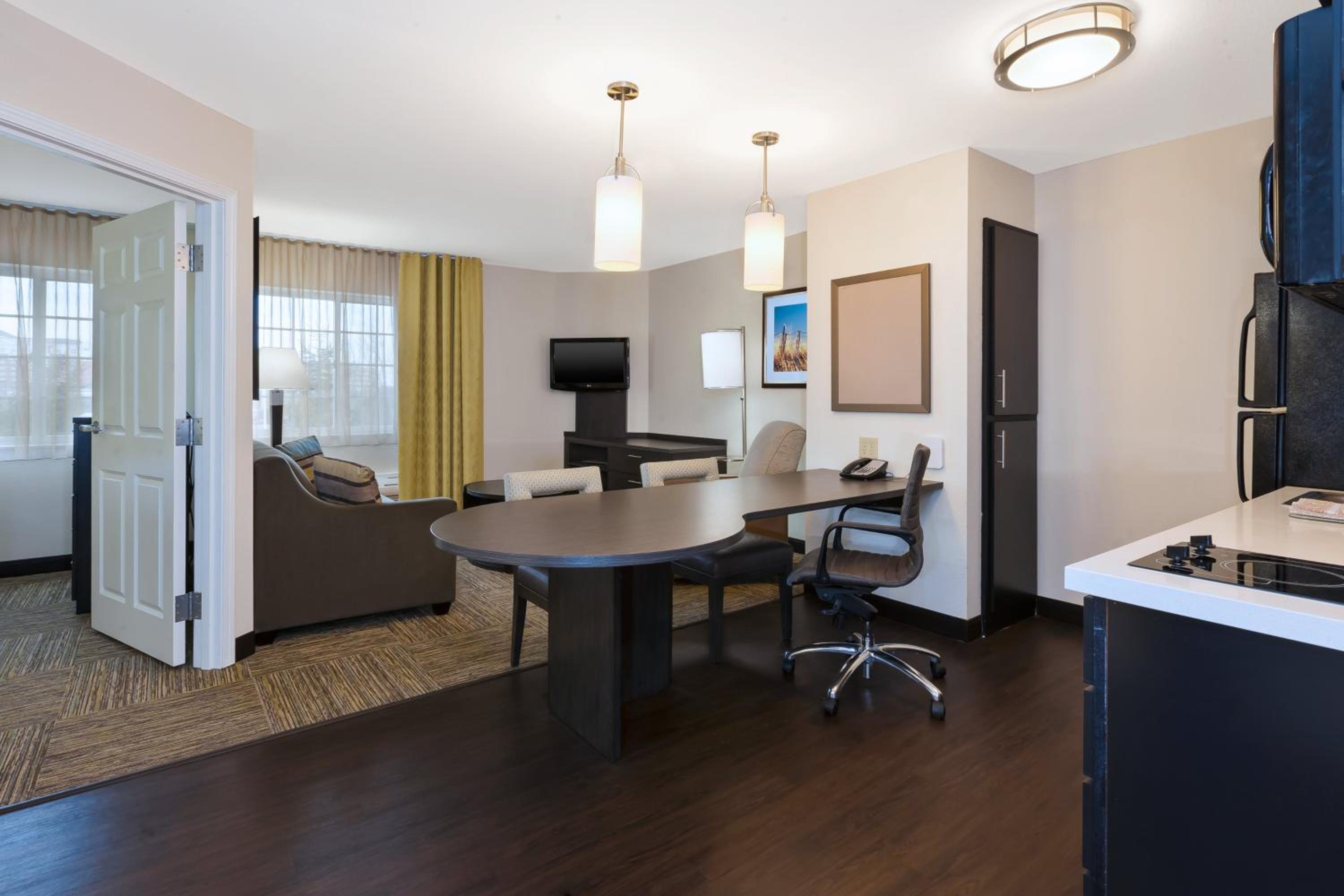 One-Bedroom Suite - Photo 3