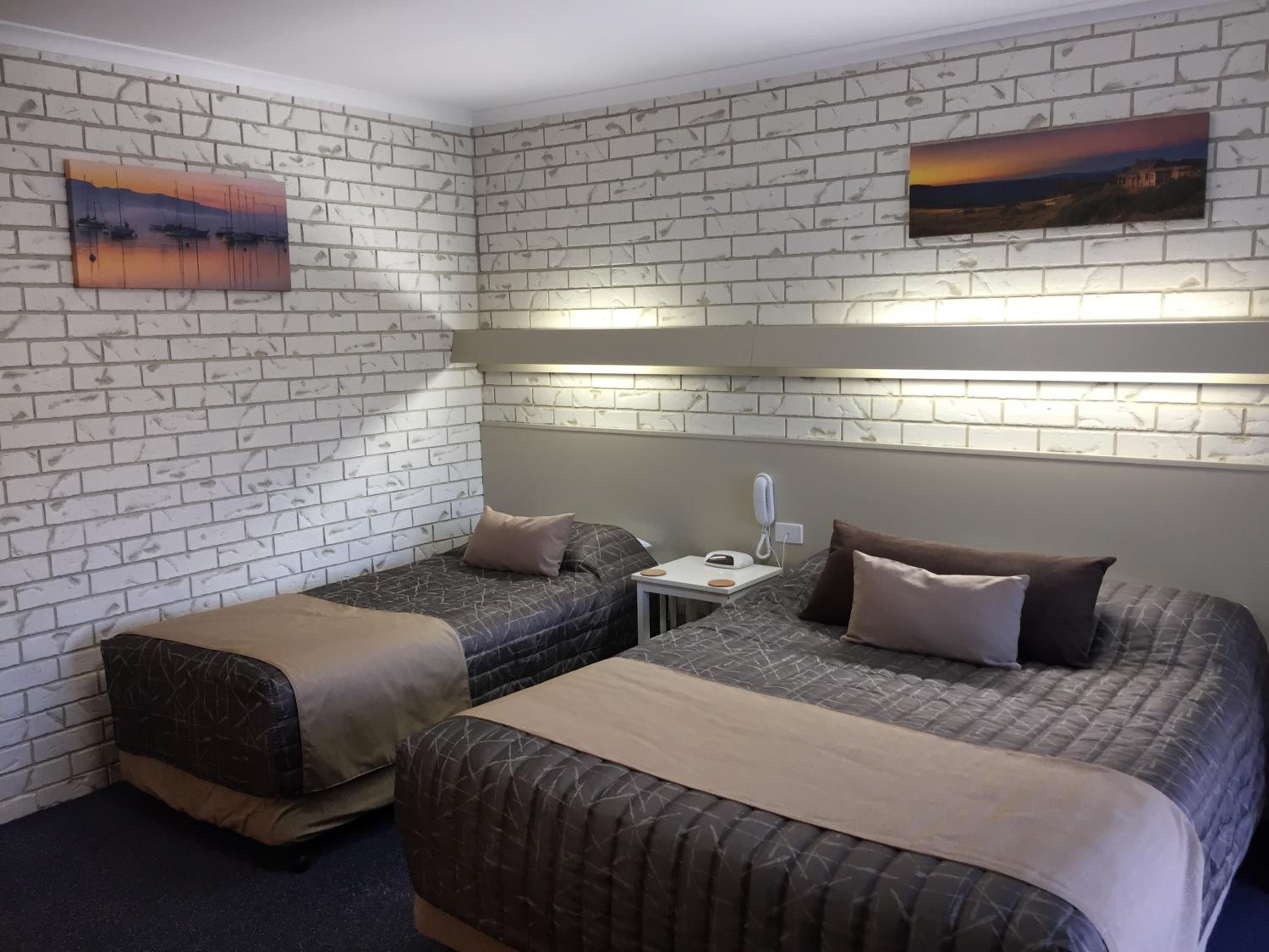 Twin Room - Photo 2