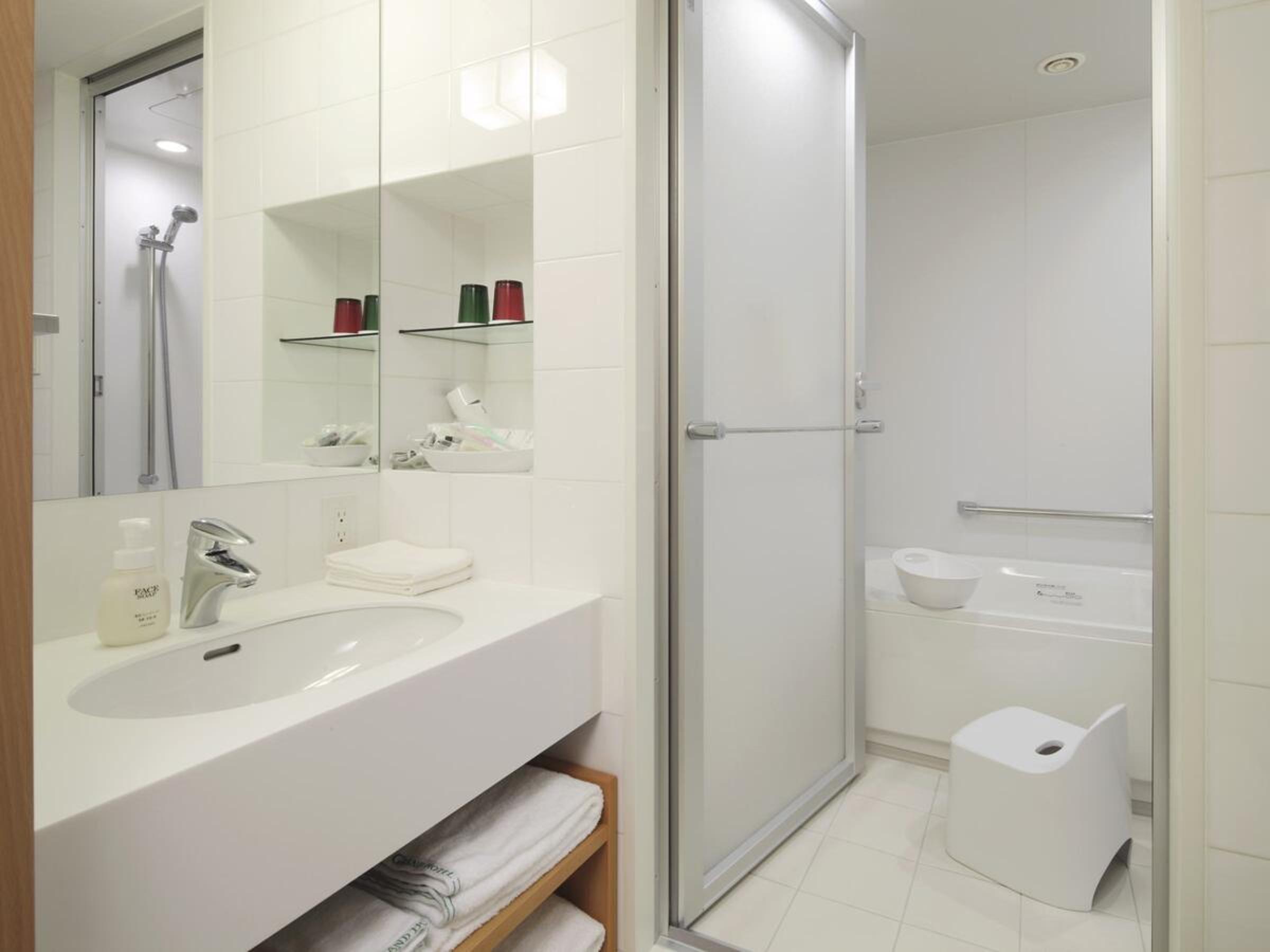 Large Twin Room - East Wing - Photo 4