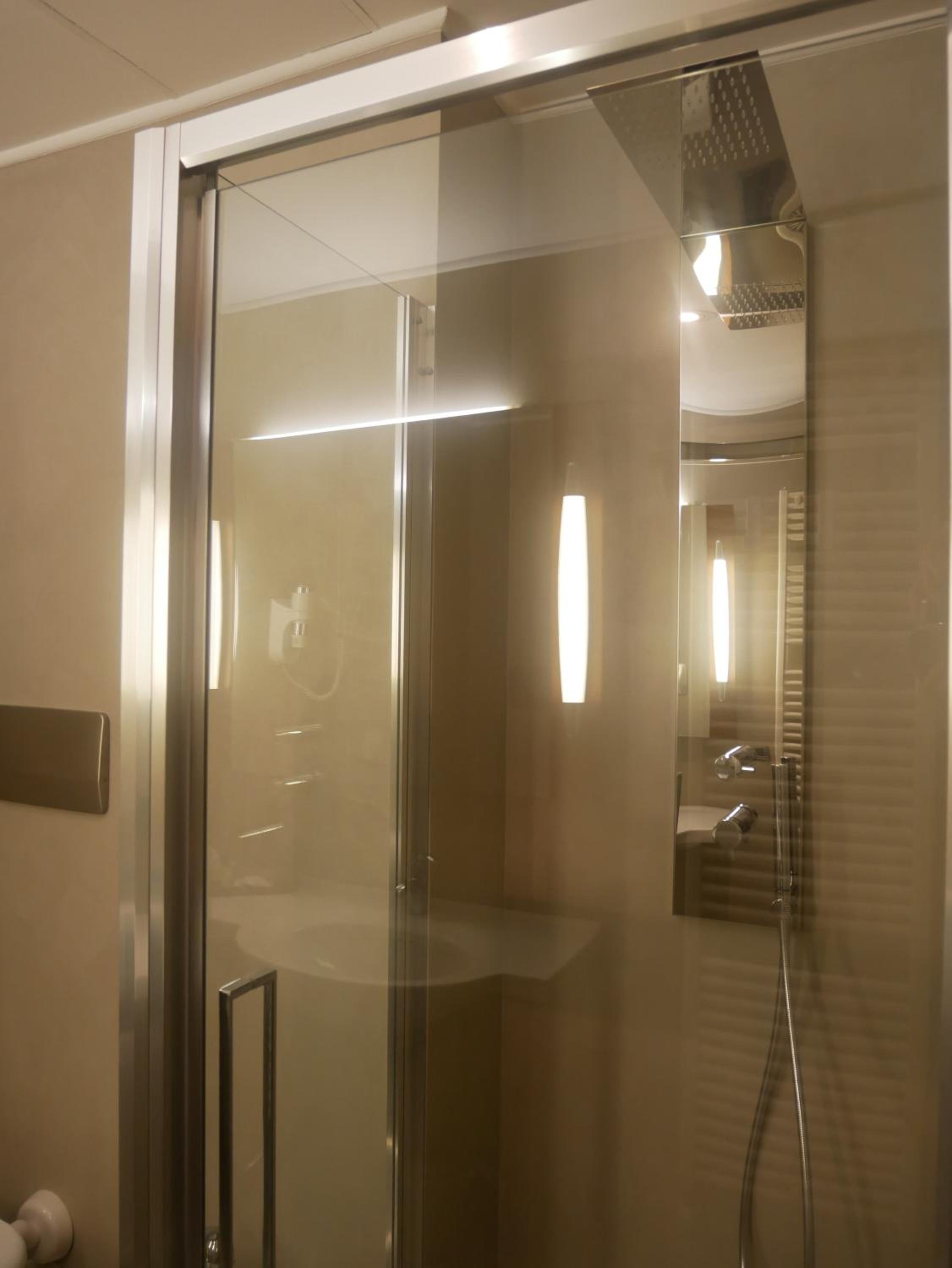 Deluxe Twin Room - Photo 33