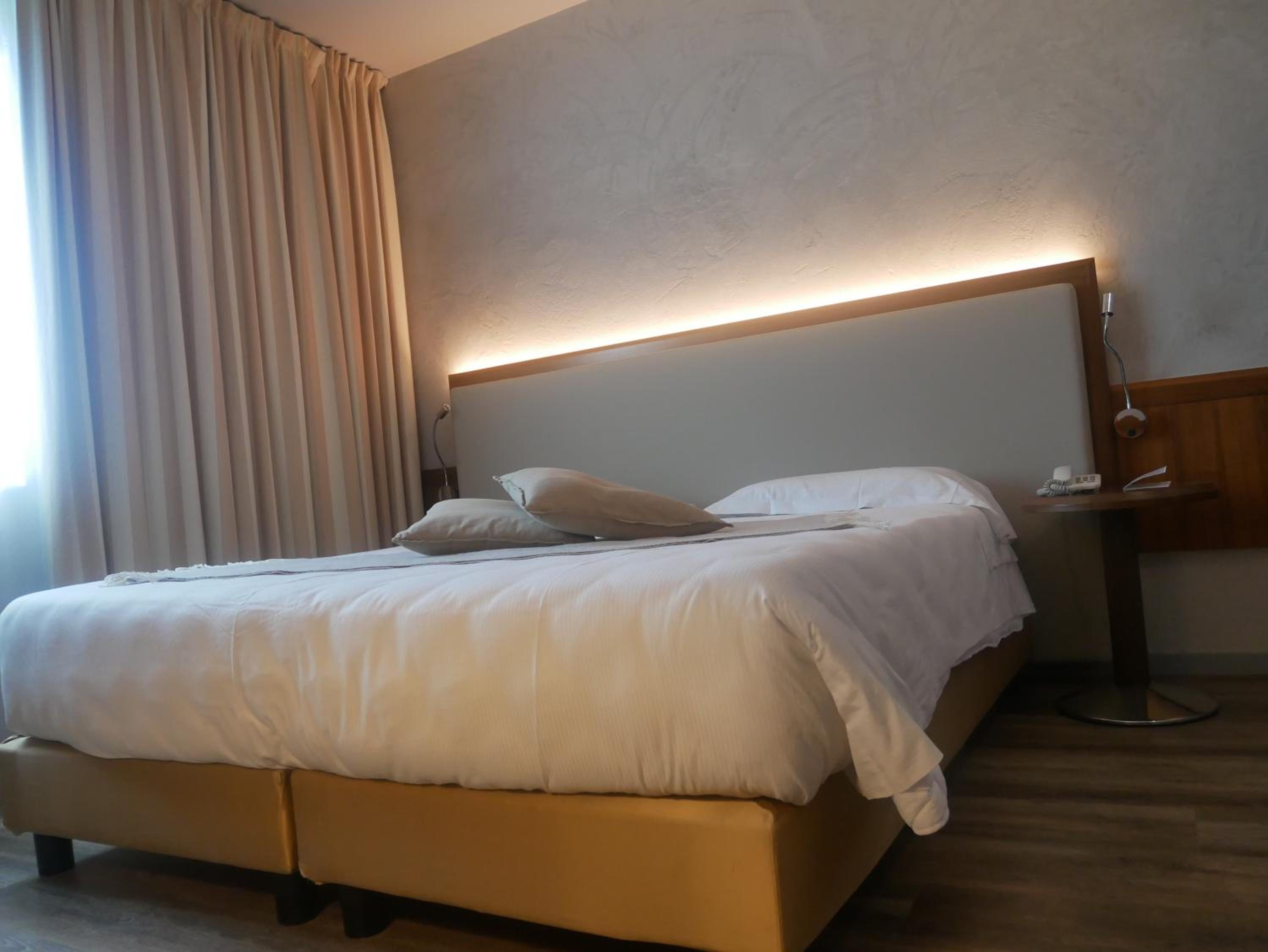 Deluxe Twin Room - Photo 34