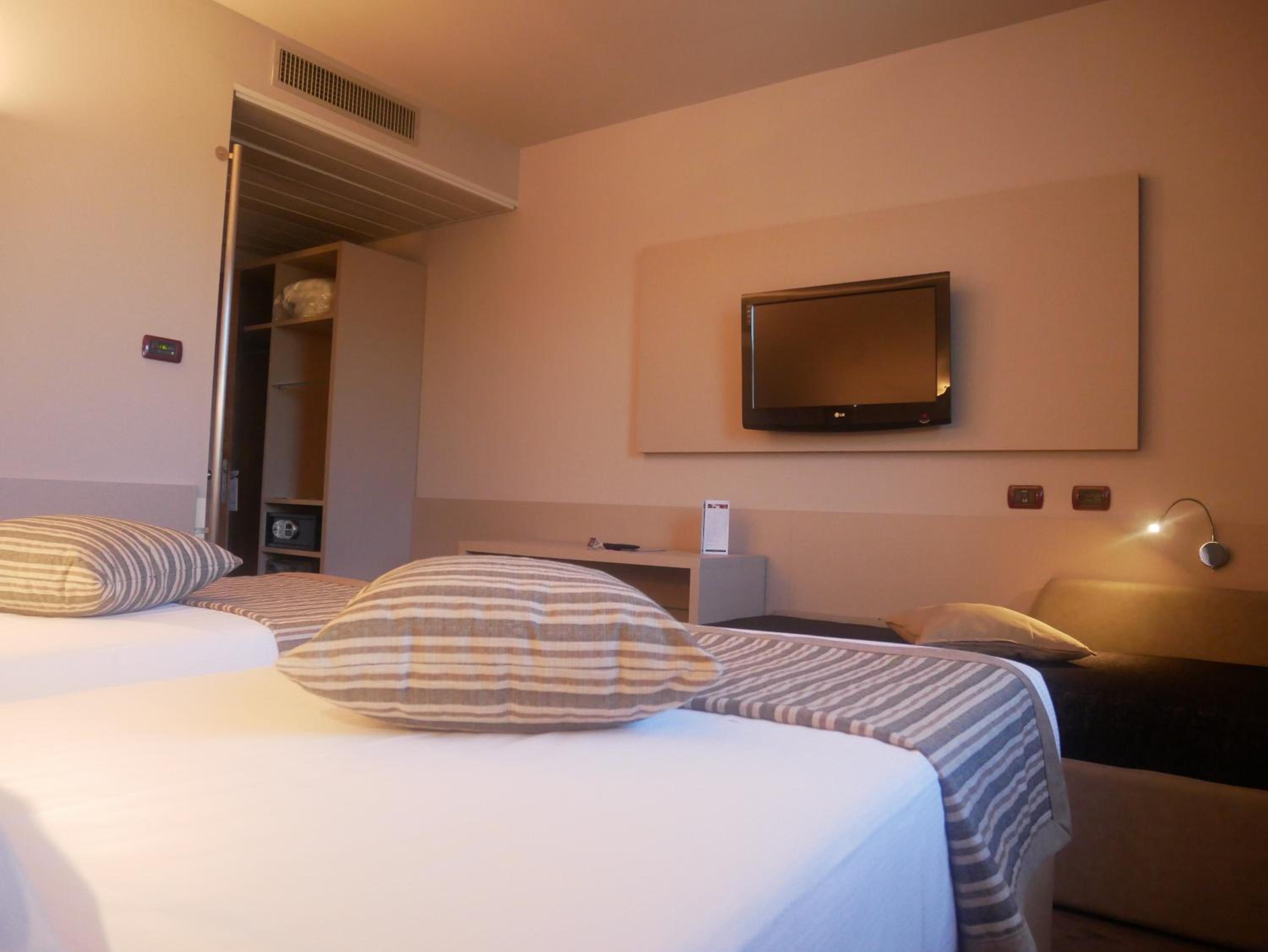 Deluxe Room - Photo 24